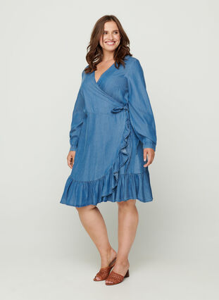 Kort wrap kjole i lyocell, Mid blue denim, Model image number 3