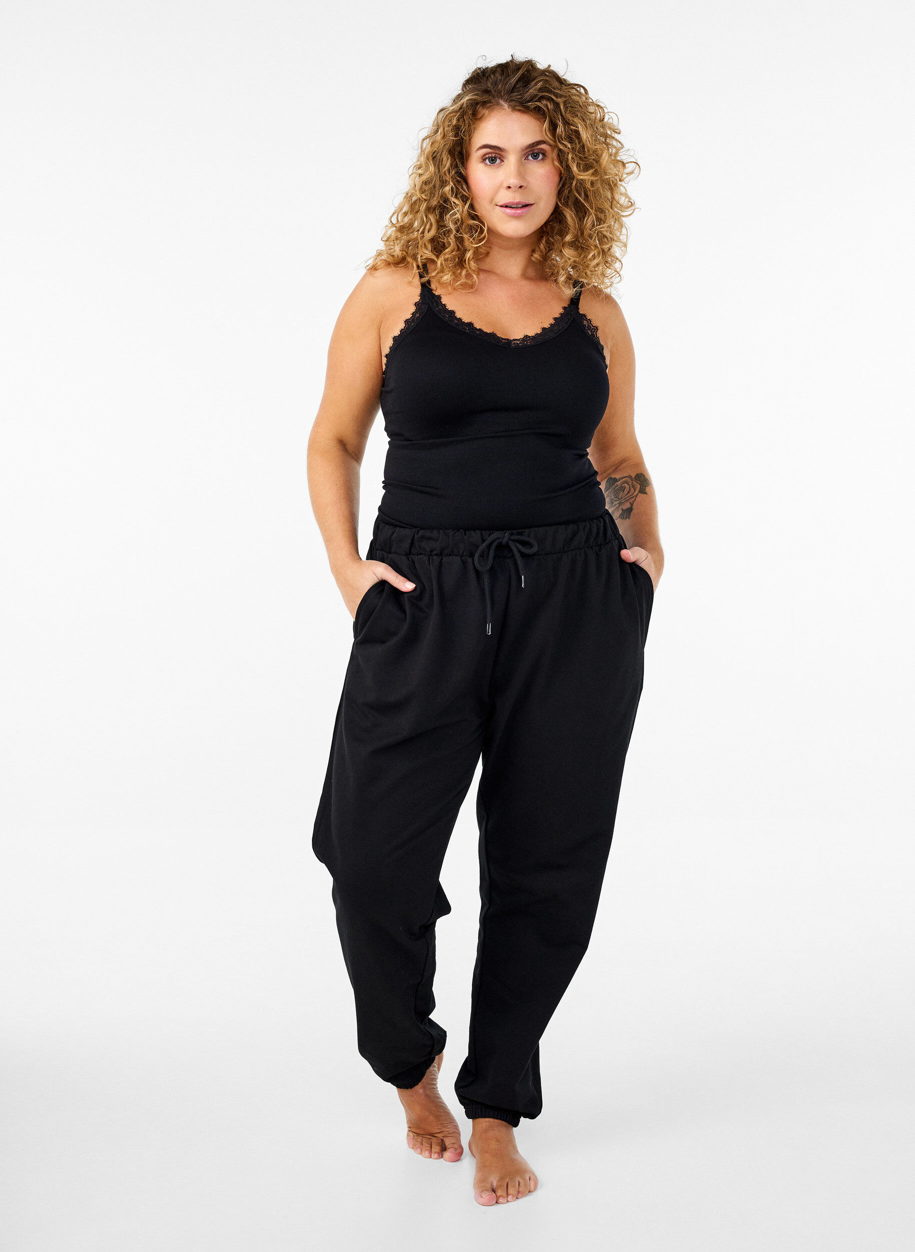 Zizzi Seamless top med blondekant, Black, Model image number 2