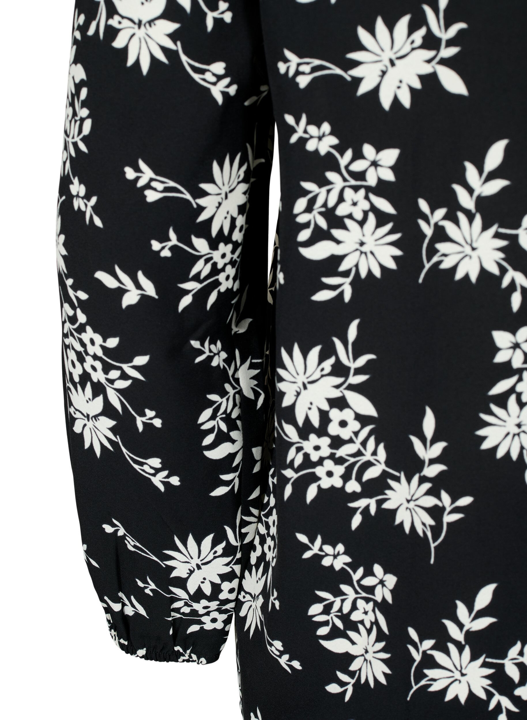 Zizzi Bluse med puf&aelig;rmer, Black Flower AOP, Packshot image number 3