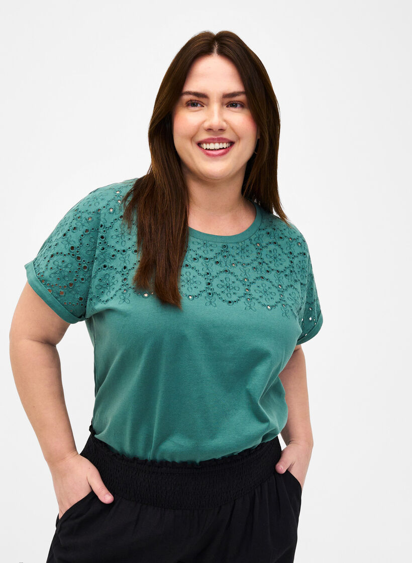 T-shirt i økologisk bomuld med broderi anglaise, Sea Pine, Model image number 0