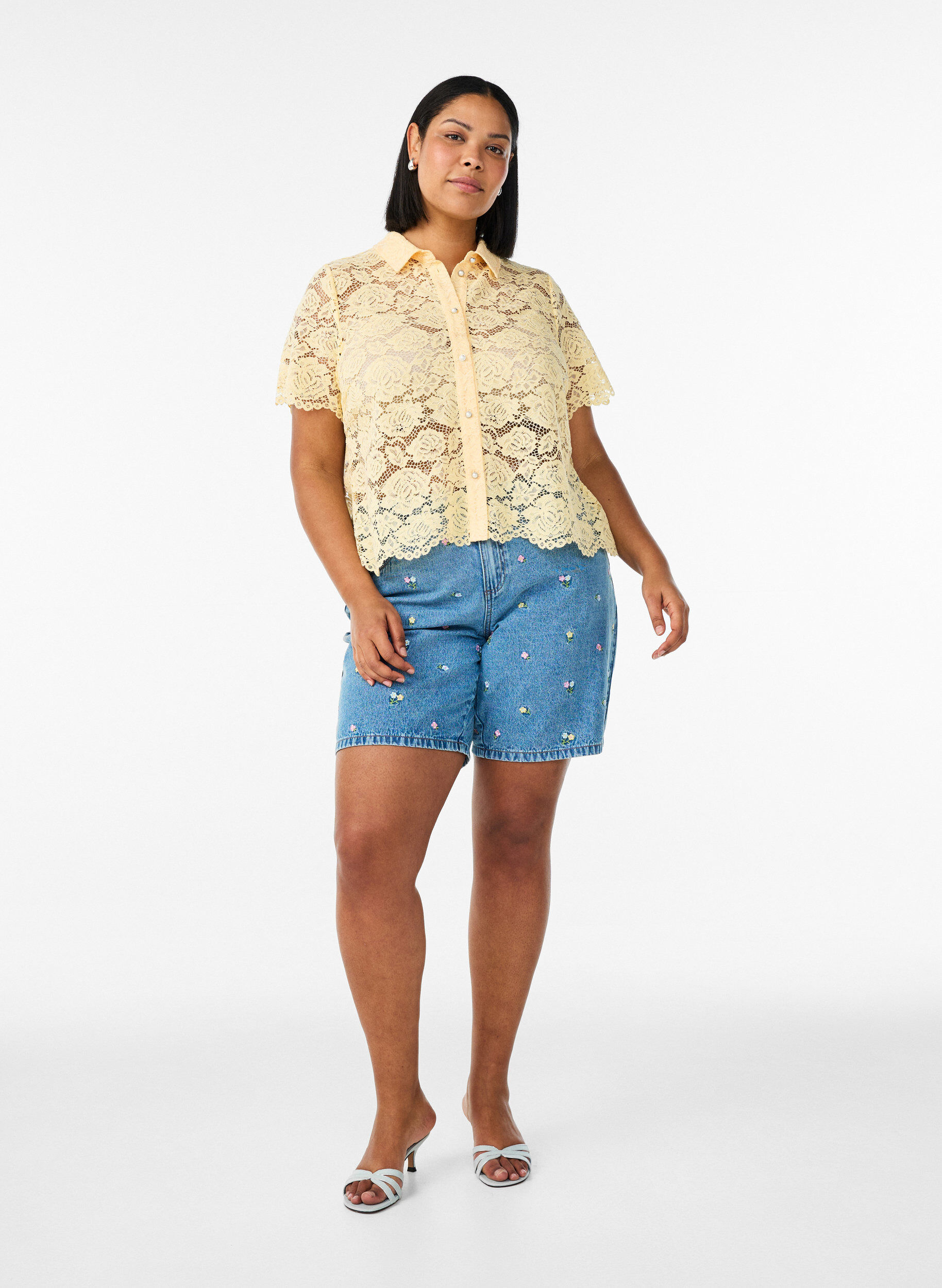 ZizziSkjortebluse i blonde med perleknapper, Gul, Model image number 1