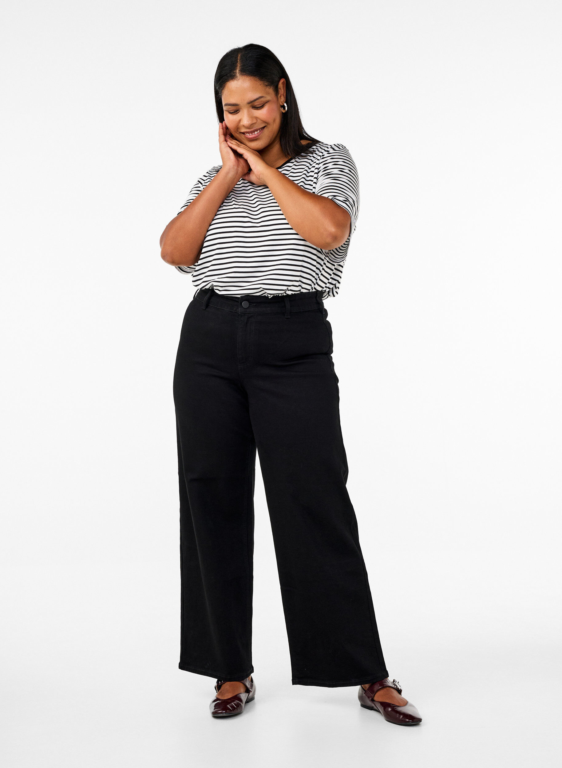 Zizzi H&oslash;jtaljede jeans med vide ben, Sort, Model image number 0