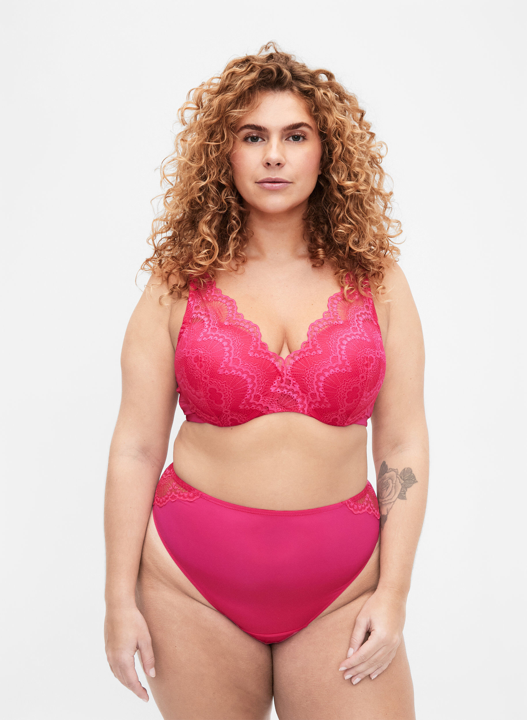Zizzi Brazilian blondetrusse med regul&aelig;r talje, Lyser&oslash;d, Model image number 0