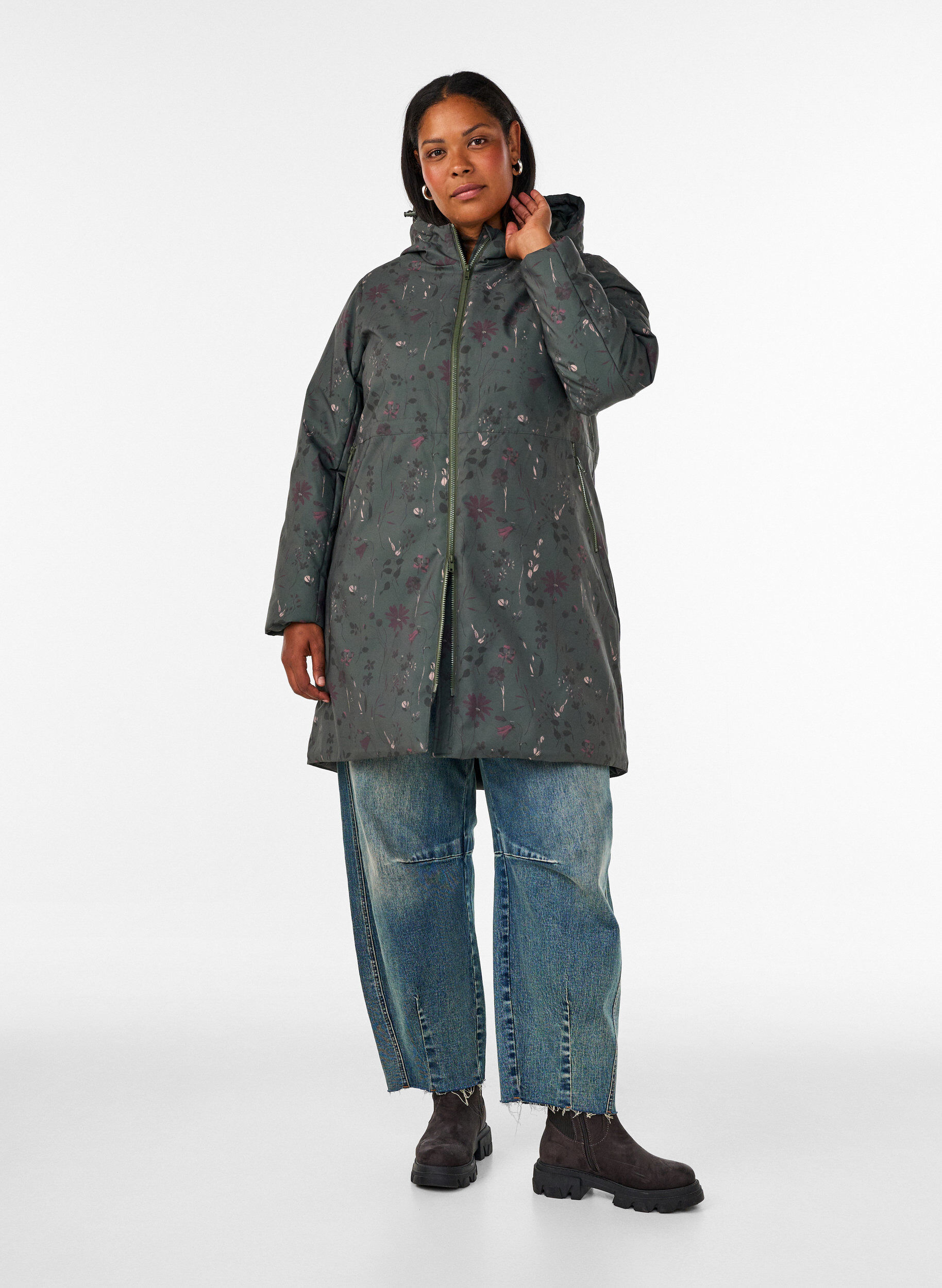 ZizziVatteret vinterjakke med blomsterprint, Gr&oslash;n, Model image number 1