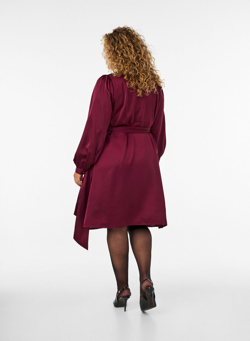 Kort satinkjole med sl&aring;-om-design, R&oslash;d, Model image number 1