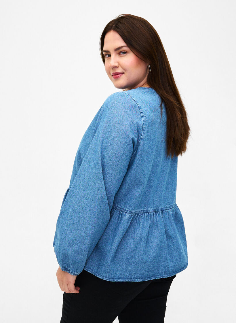 Peplum bluse i denim med bindelukning, Light Blue Denim, Model image number 1
