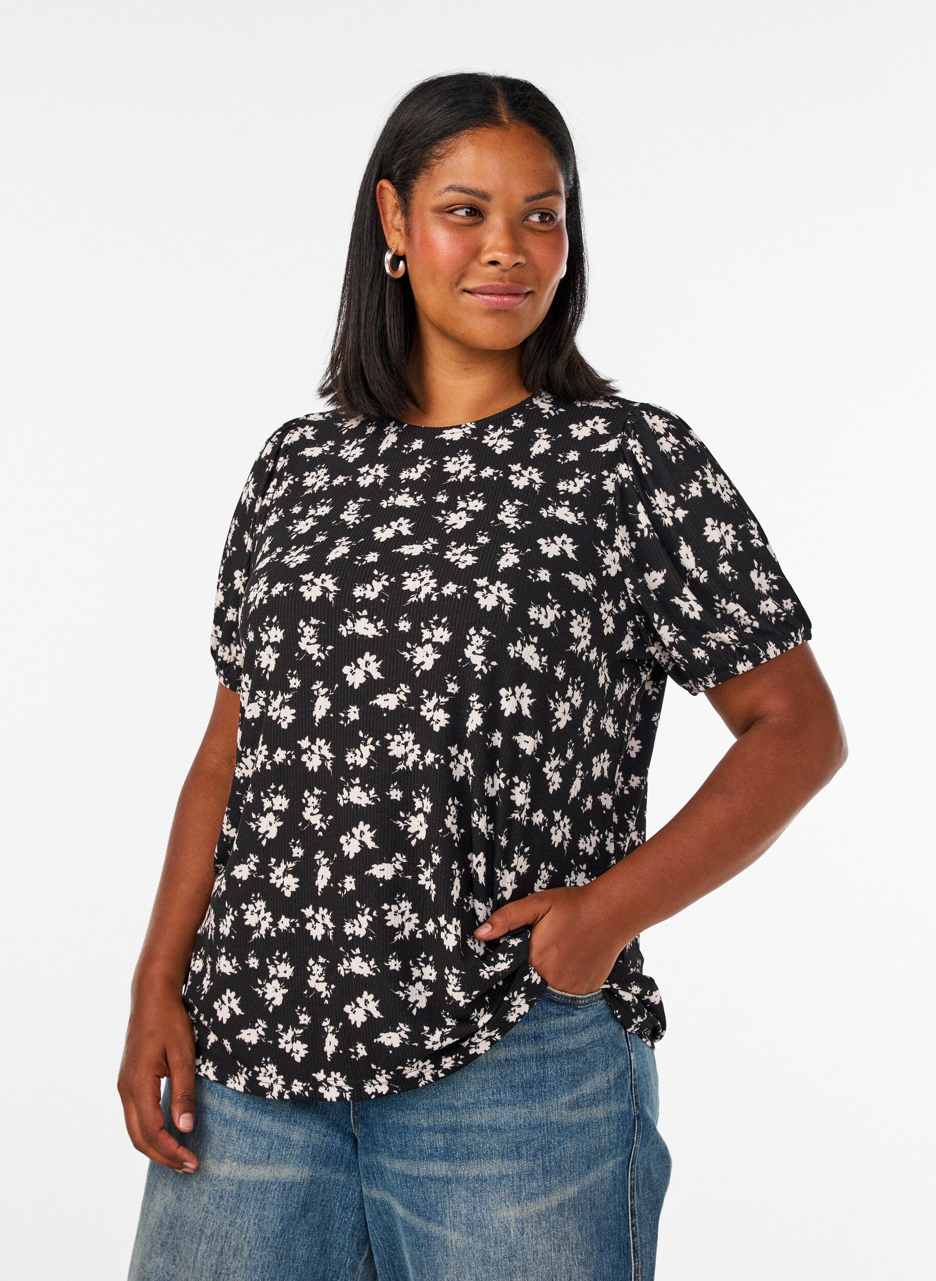 Bluse med korte &aelig;rmer og blomsterprint, Sort, Model
