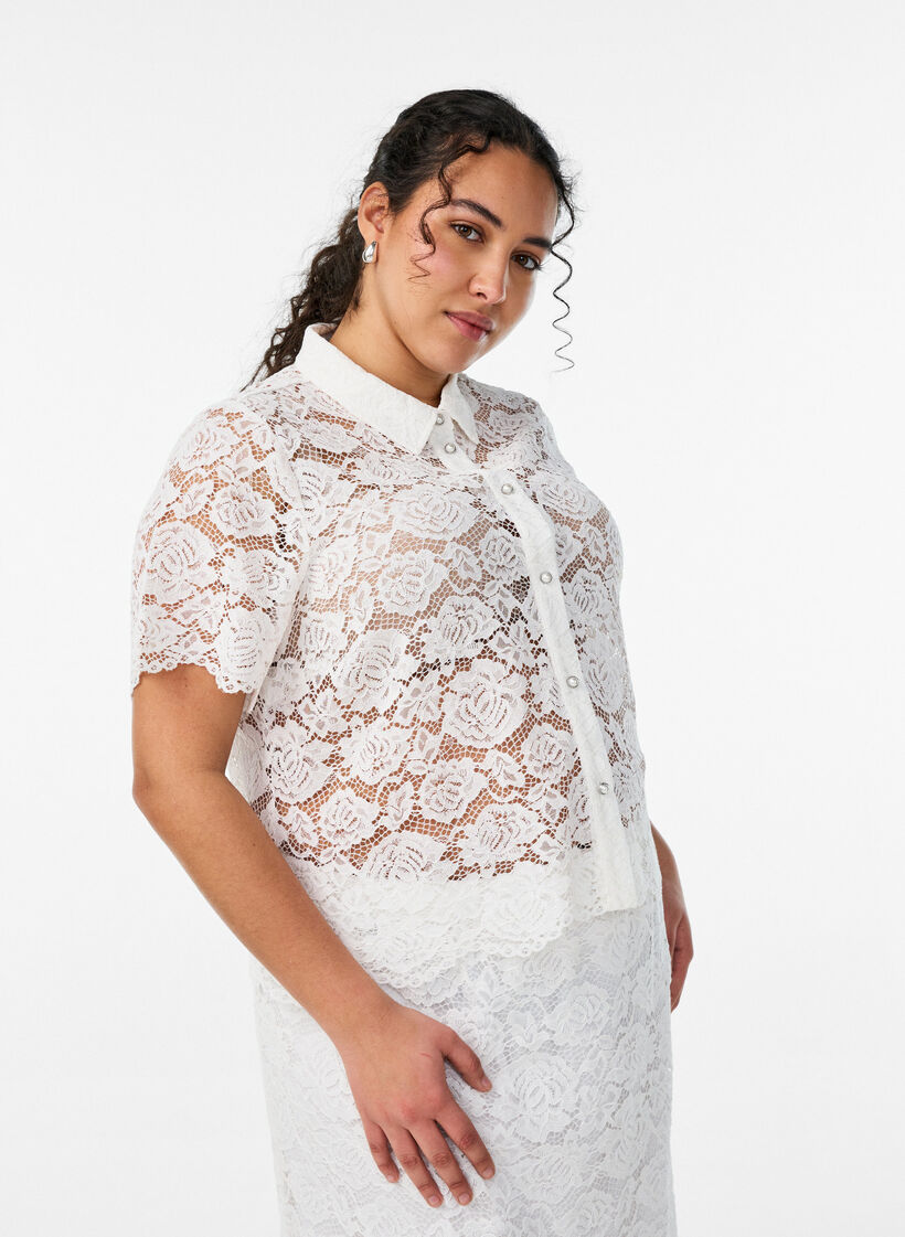 Skjortebluse i blonde med perleknapper, Hvid, Model image number 0