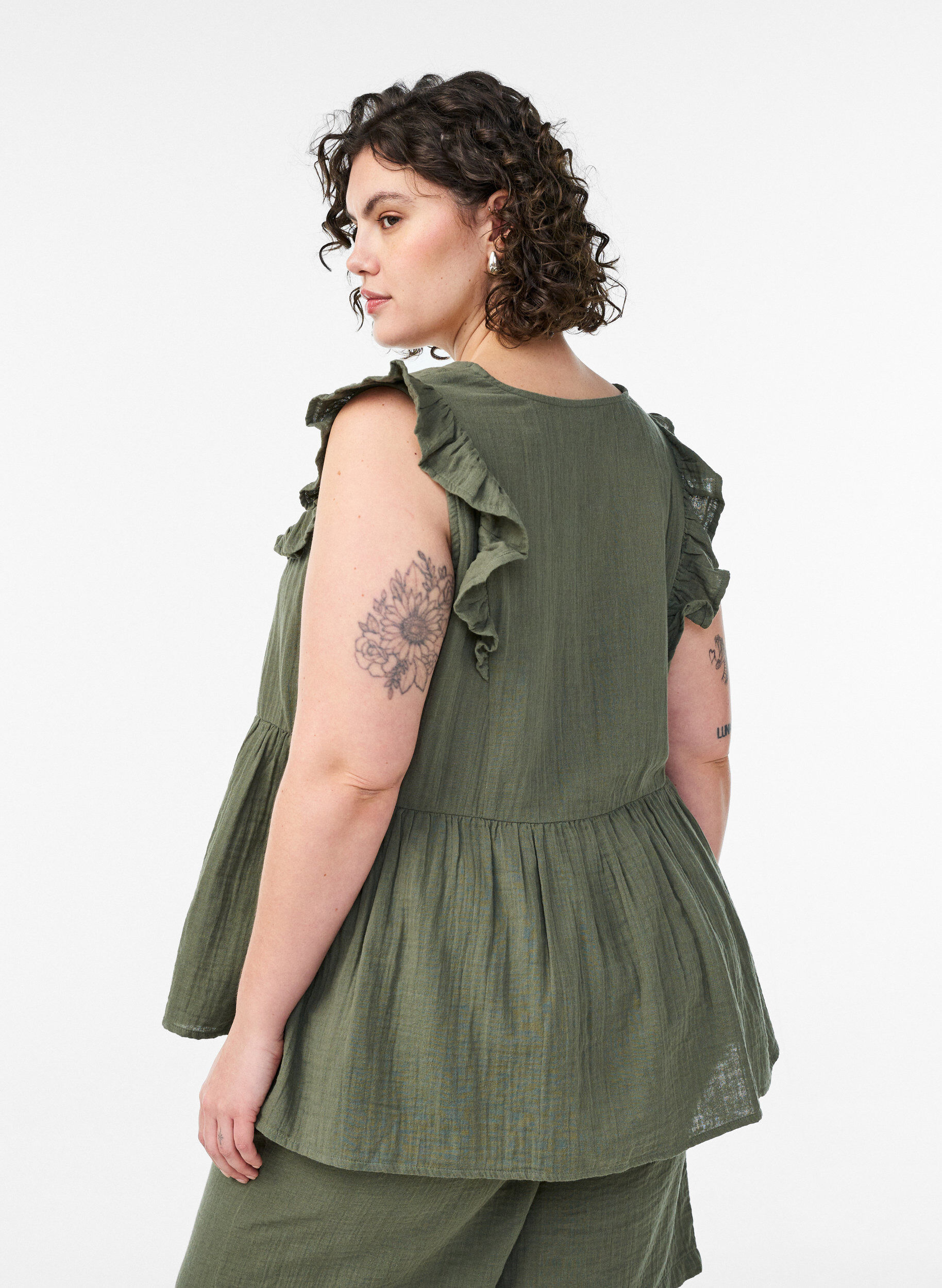 Zizzi&AElig;rmel&oslash;s bluse i bomuldsmusselin med fl&aelig;ser, Gr&oslash;n, Model image number 2