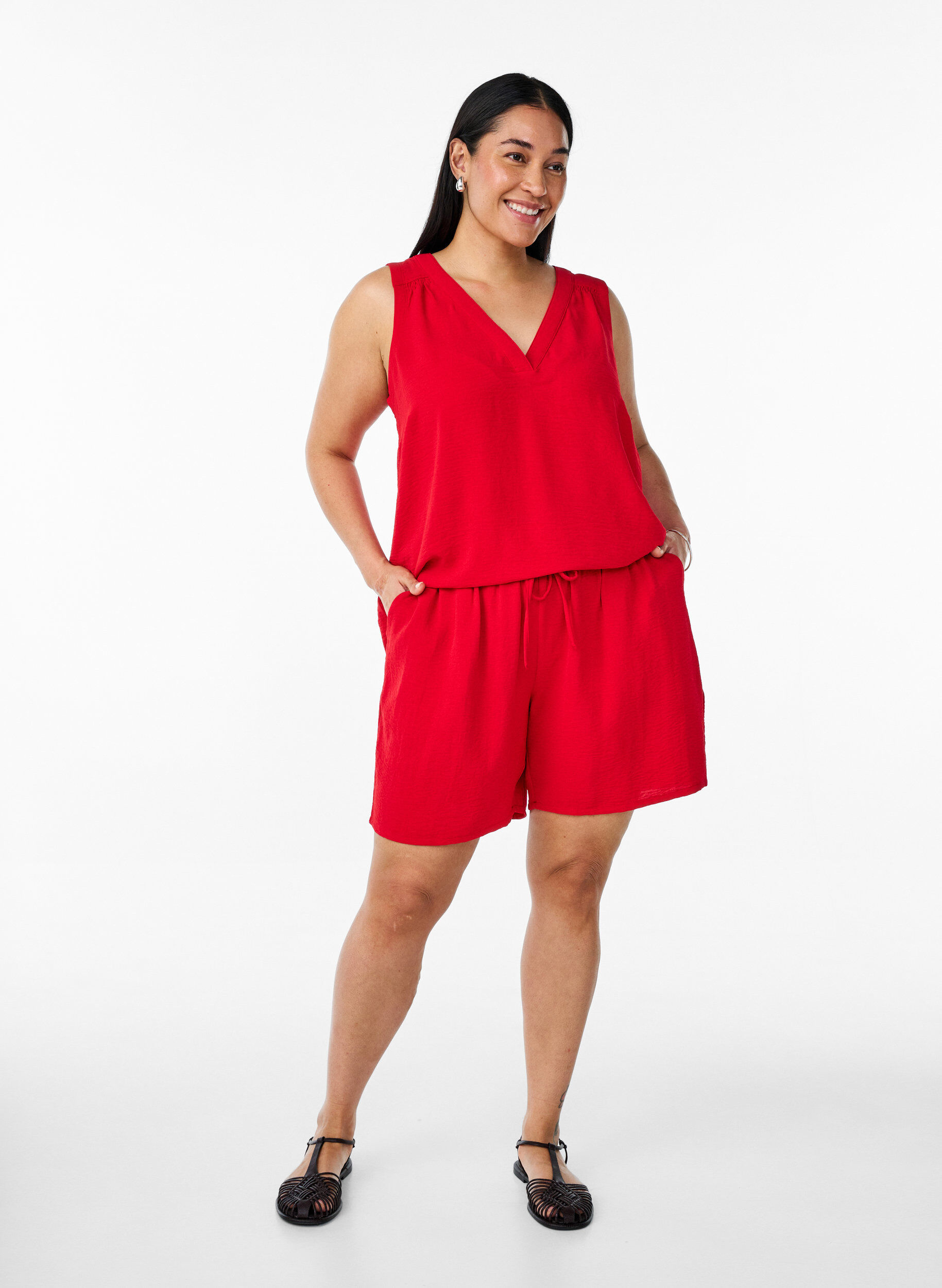 ZizziShorts med lommer og elastik i taljen, R&oslash;d, Model image number 1
