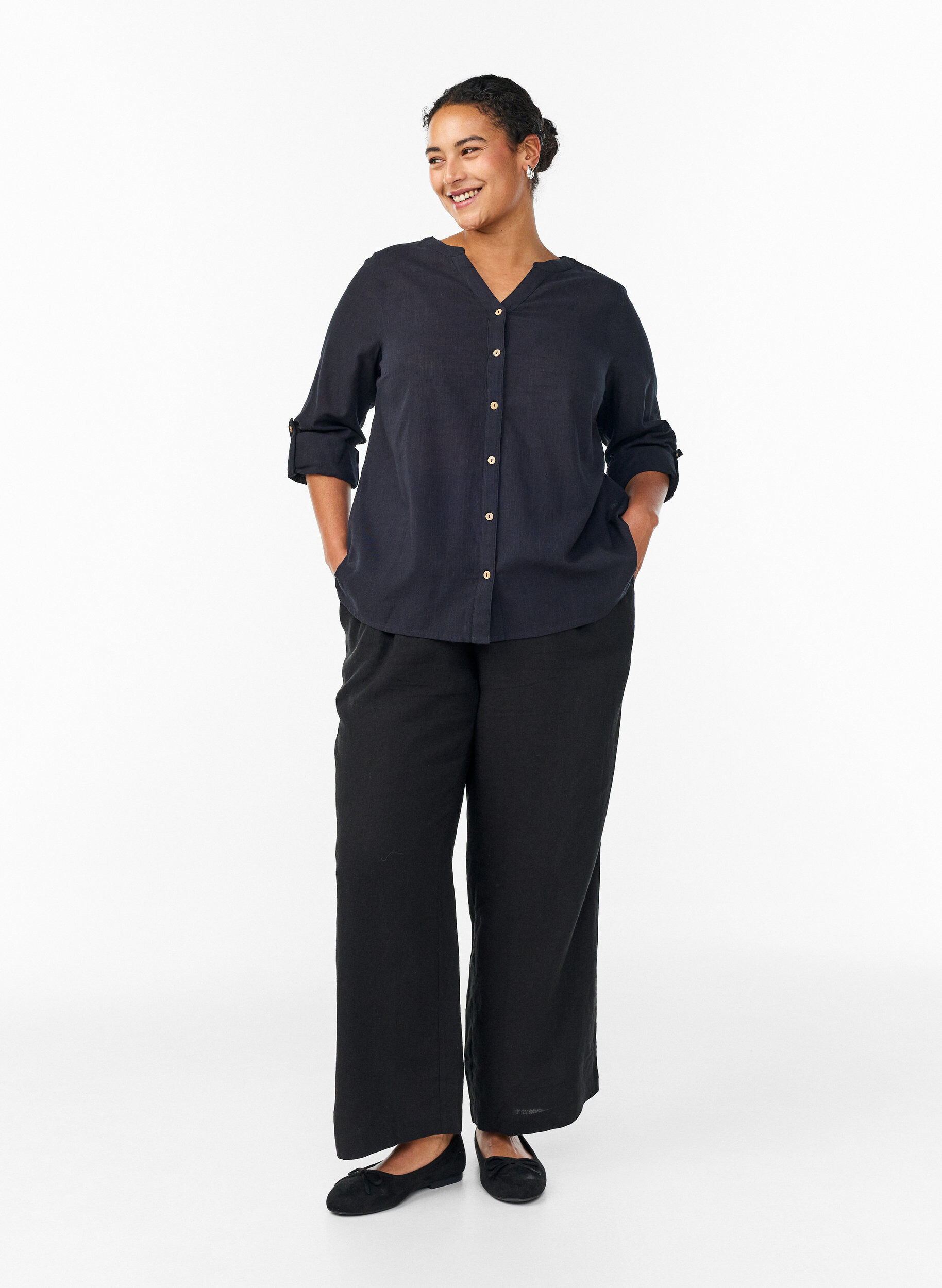 ZizziSkjortebluse i bomuld med V-udsk&aelig;ring, Sort, Model image number 1