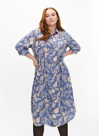 FLASH - Skjortekjole med print, Delft AOP, Model