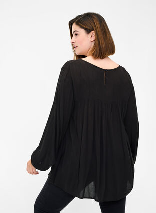 Viskose bluse med a-form og blonder, Black, Model image number 1