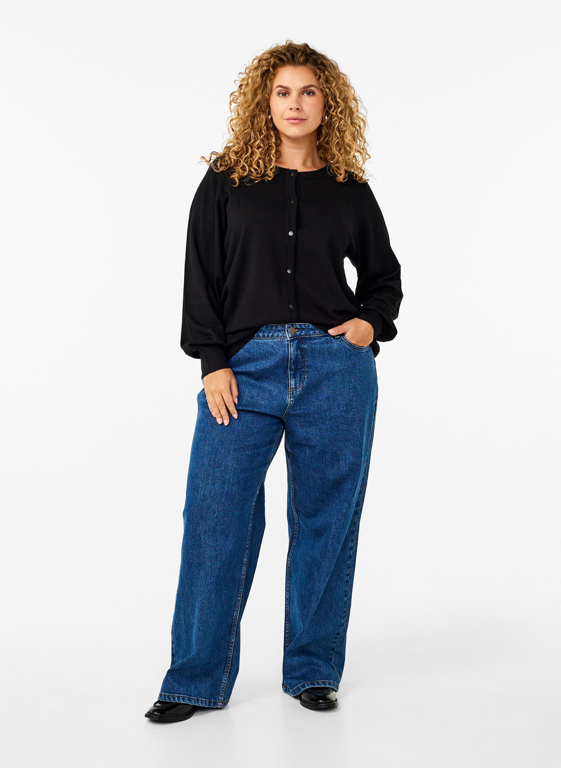 ZizziStrikcardigan med rund hals og knapper, Sort, Model image number 1