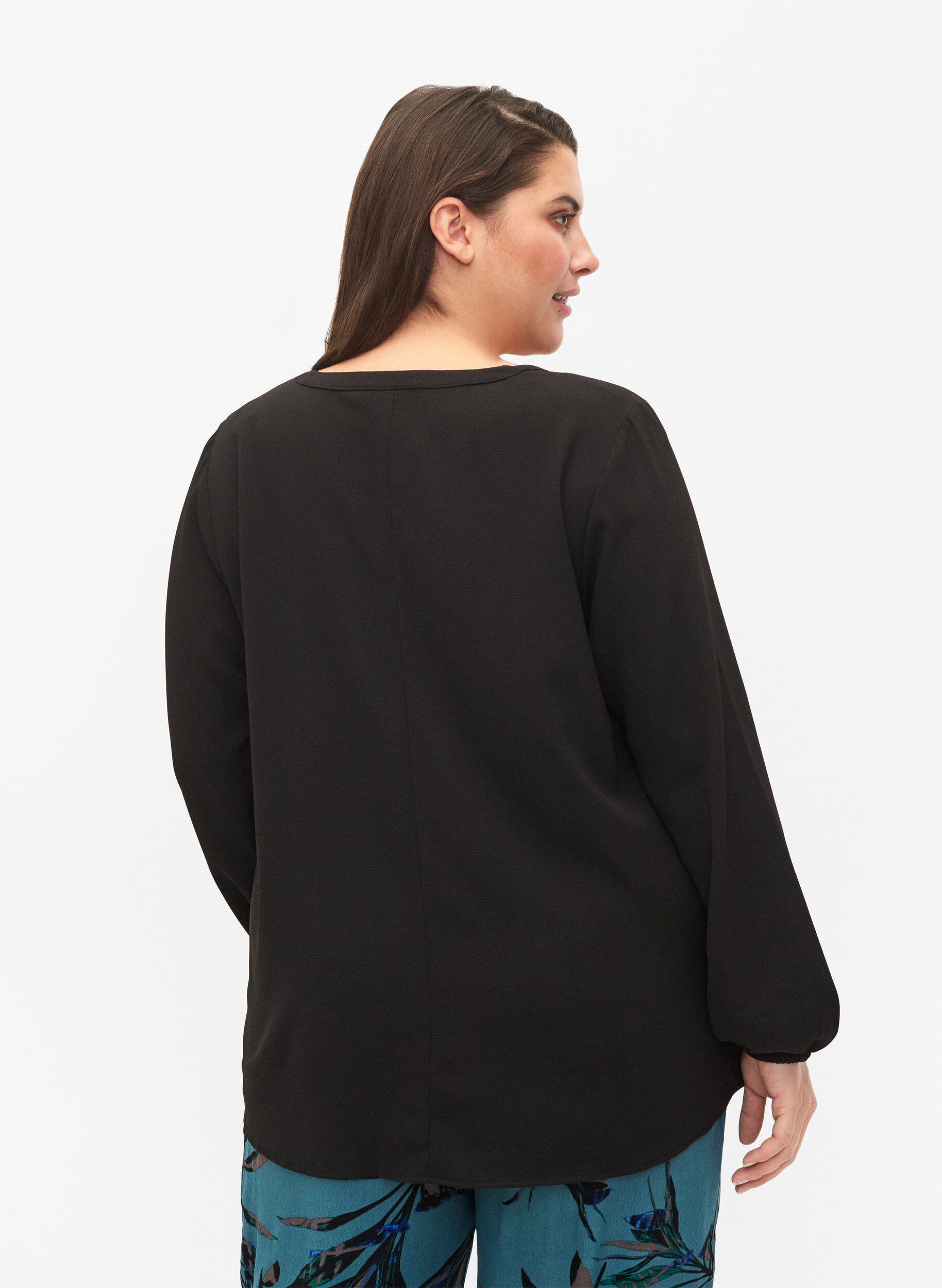 Zizzi Ensfarvet bluse med v-hals, Black, Model image number 1
