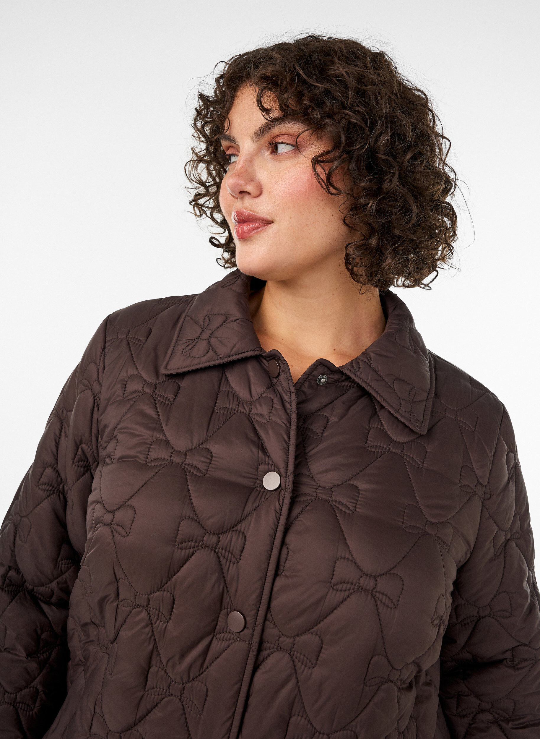 ZizziLet vatteret jakke med dekorativ quiltning, Brun, Model image number 3