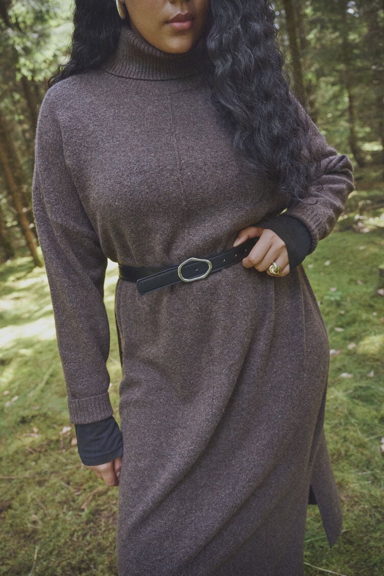 Naturlig elegance i jordtoner, , Model