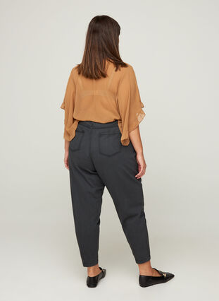 Slouchy fit Saga jeans med høj talje, Black washed down, Model image number 0