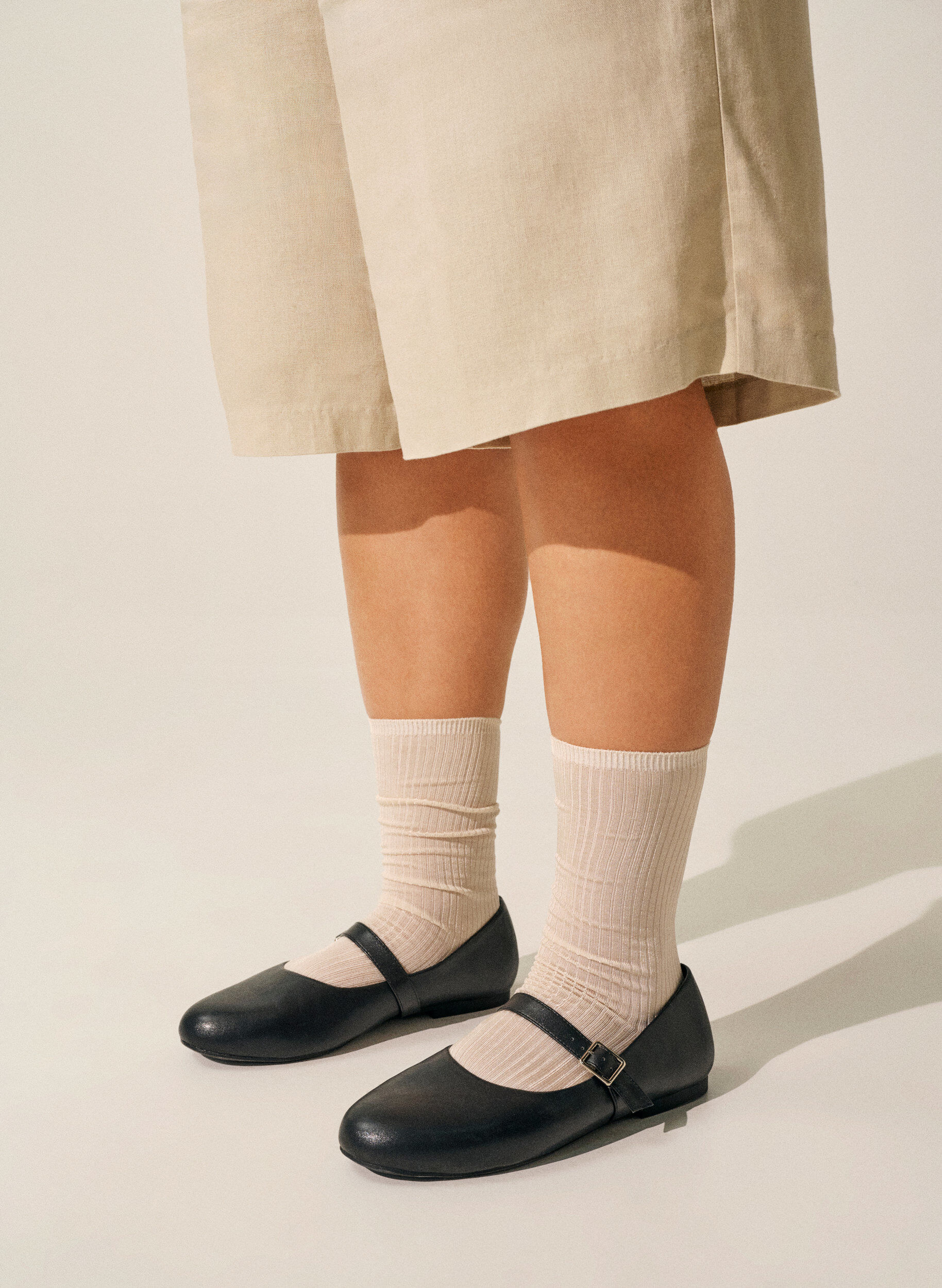 Zizzi Ballerina i imiteret l&aelig;der med rem, Sort, Image image number 0