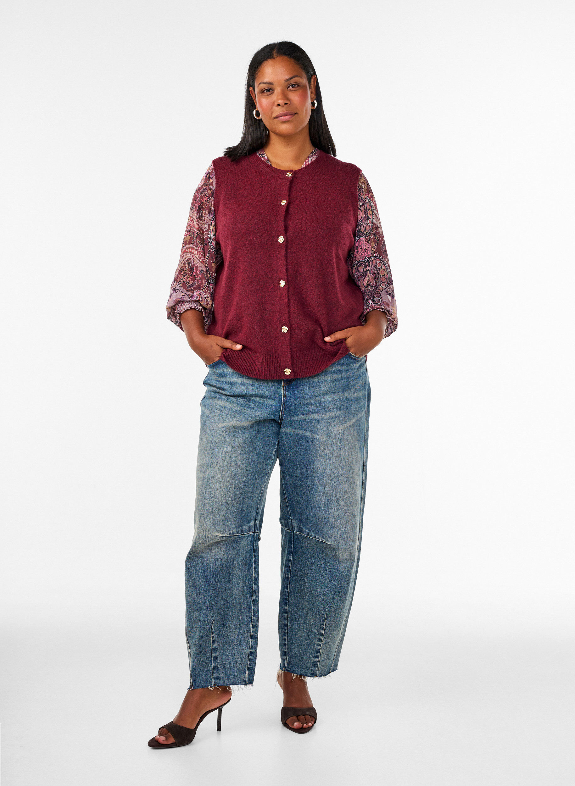 ZizziStrikket vest med dekorative knapper, M&oslash;rk Bordeaux, Model image number 1