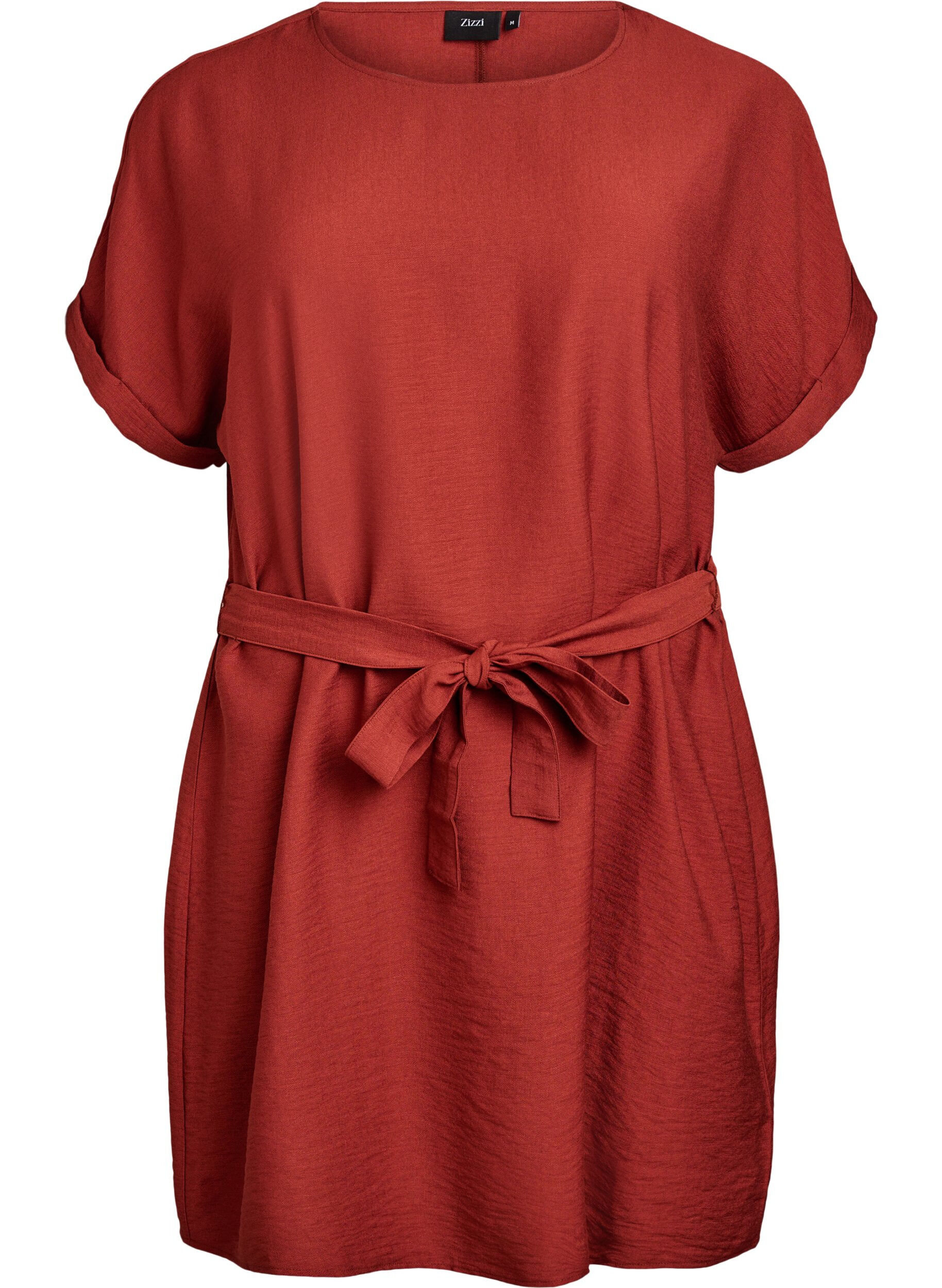 Kort kjole med l&oslash;s pasform og bindeb&aelig;lte