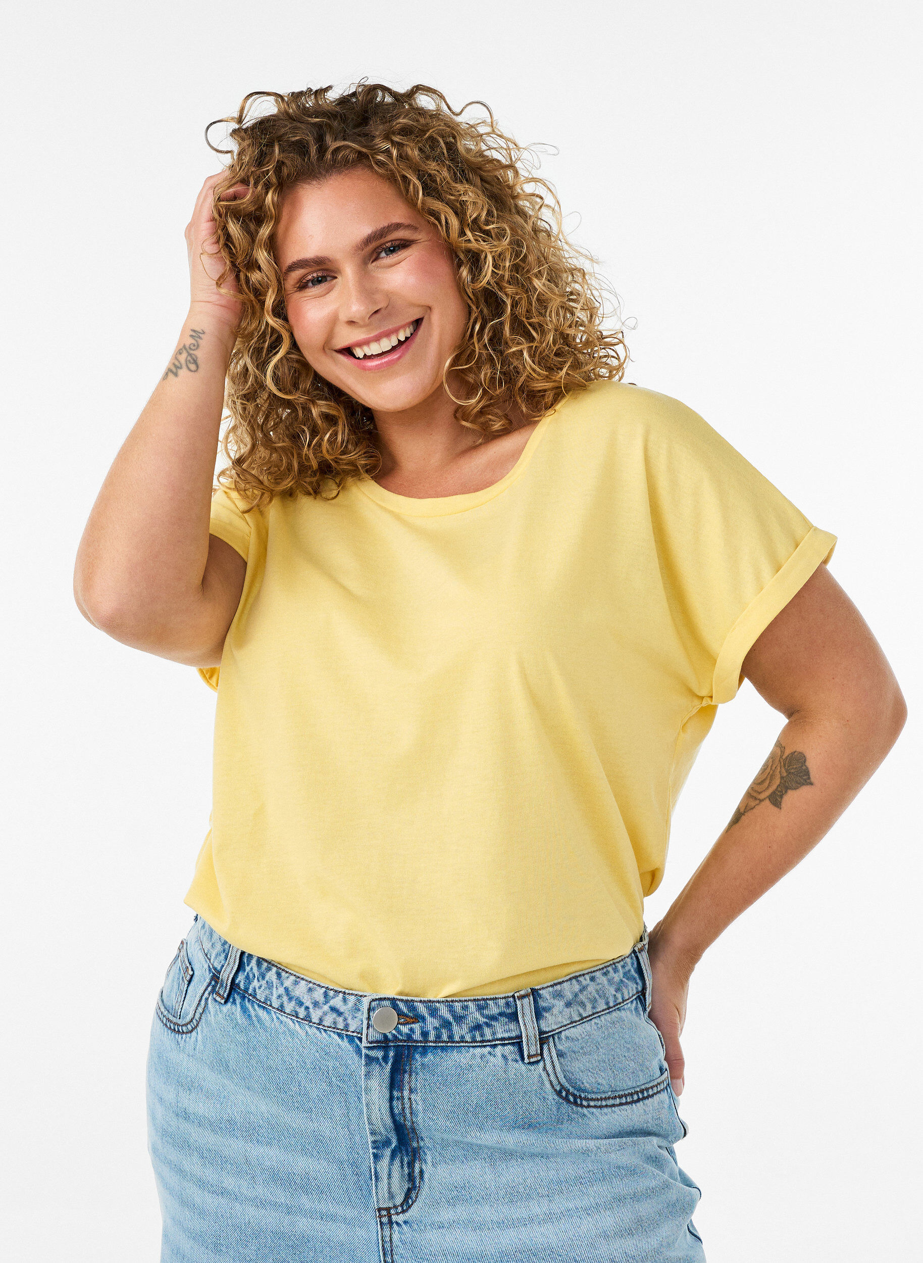Kort&aelig;rmet T-shirt i bomuldsblanding, Gul, Model