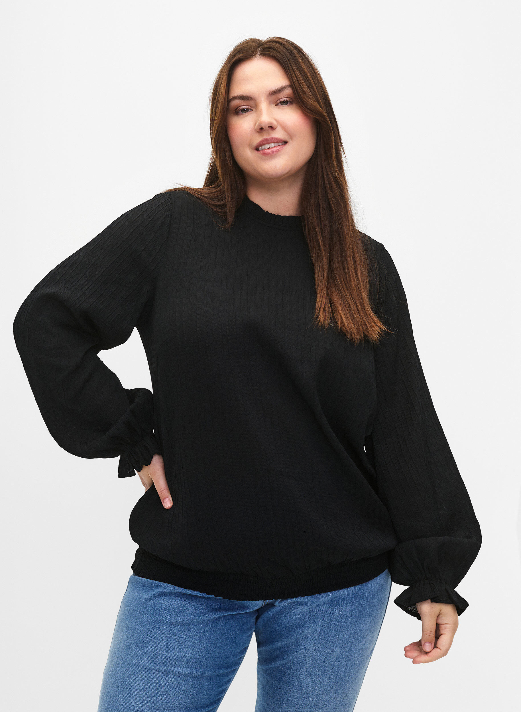 Zizzi Smockbluse med fl&aelig;ser og tekstur, Black, Model image number 0