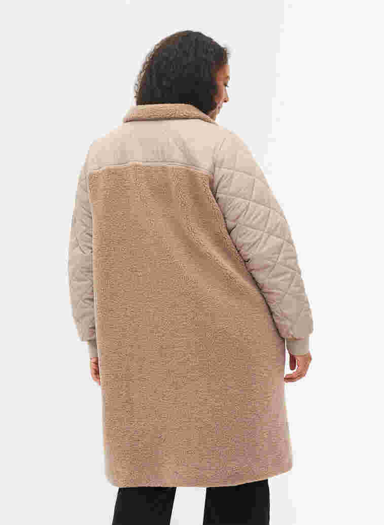 Quiltet jakke med teddy og knaplukning, Fungi Comb, Model