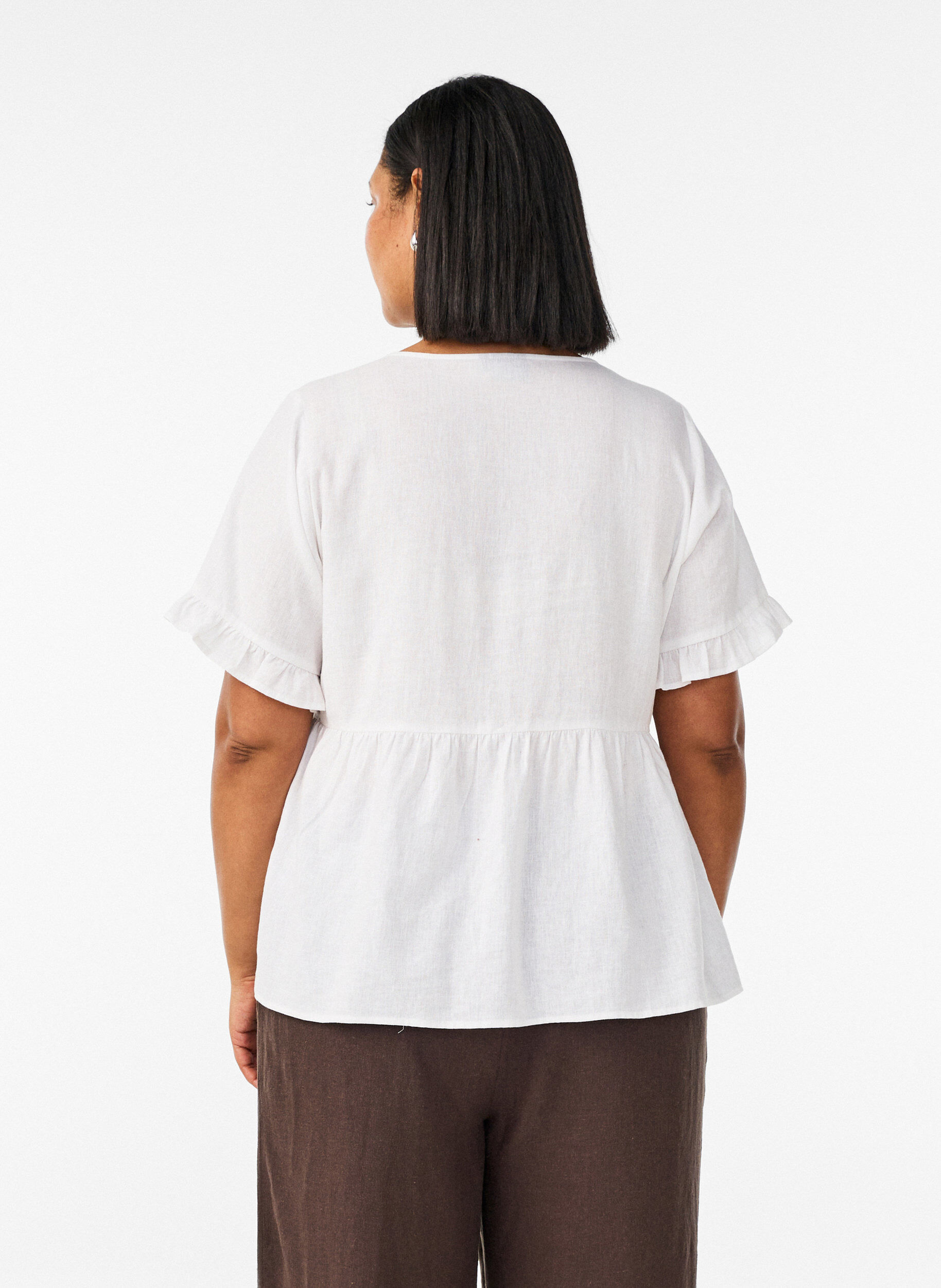 ZizziBluse i h&oslash;r og viskose med V-udsk&aelig;ring og knaplukning, Hvid, Model image number 2