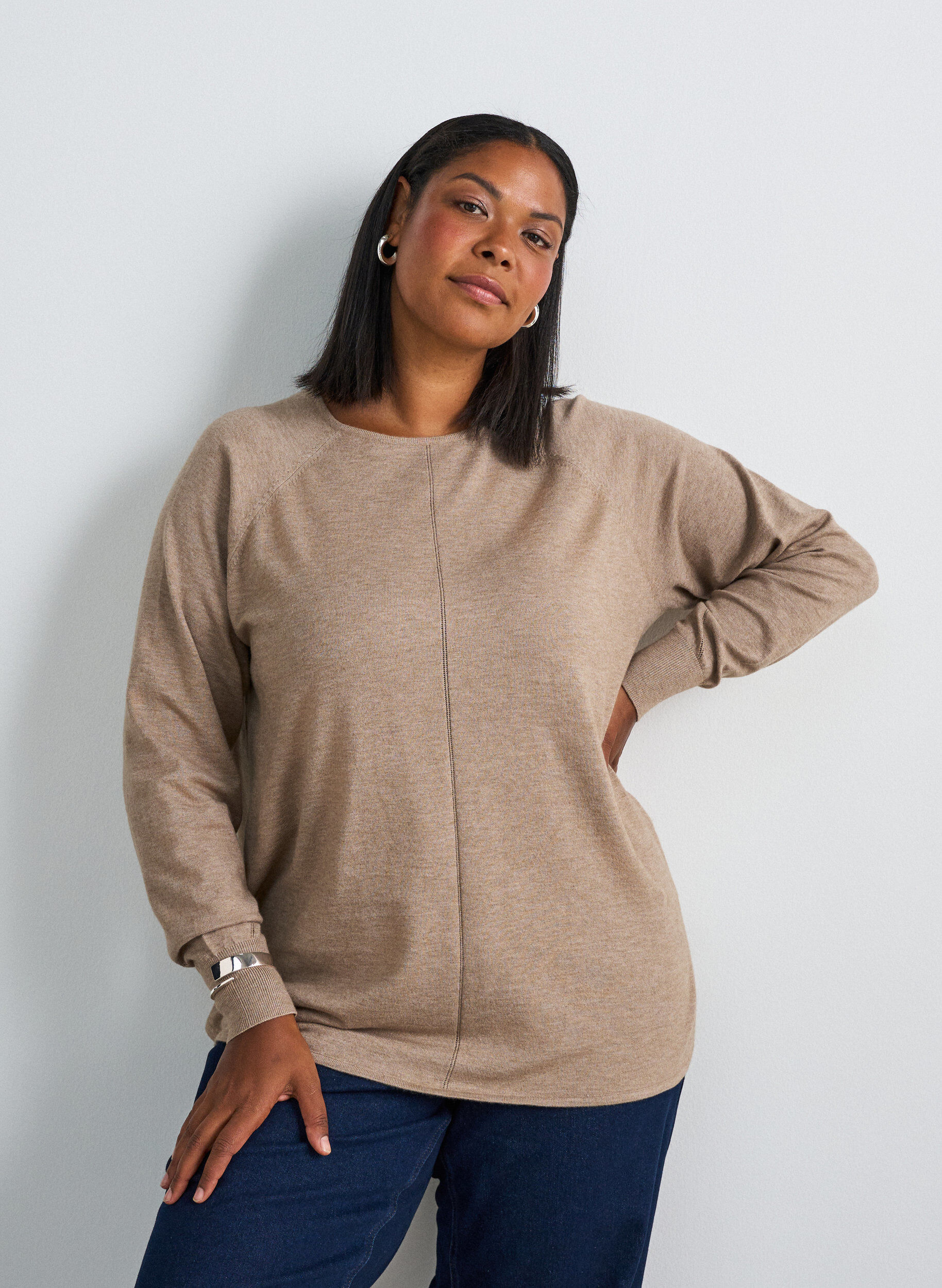 Strikbluse med rund hals og strikket m&oslash;nster, Beige, Model