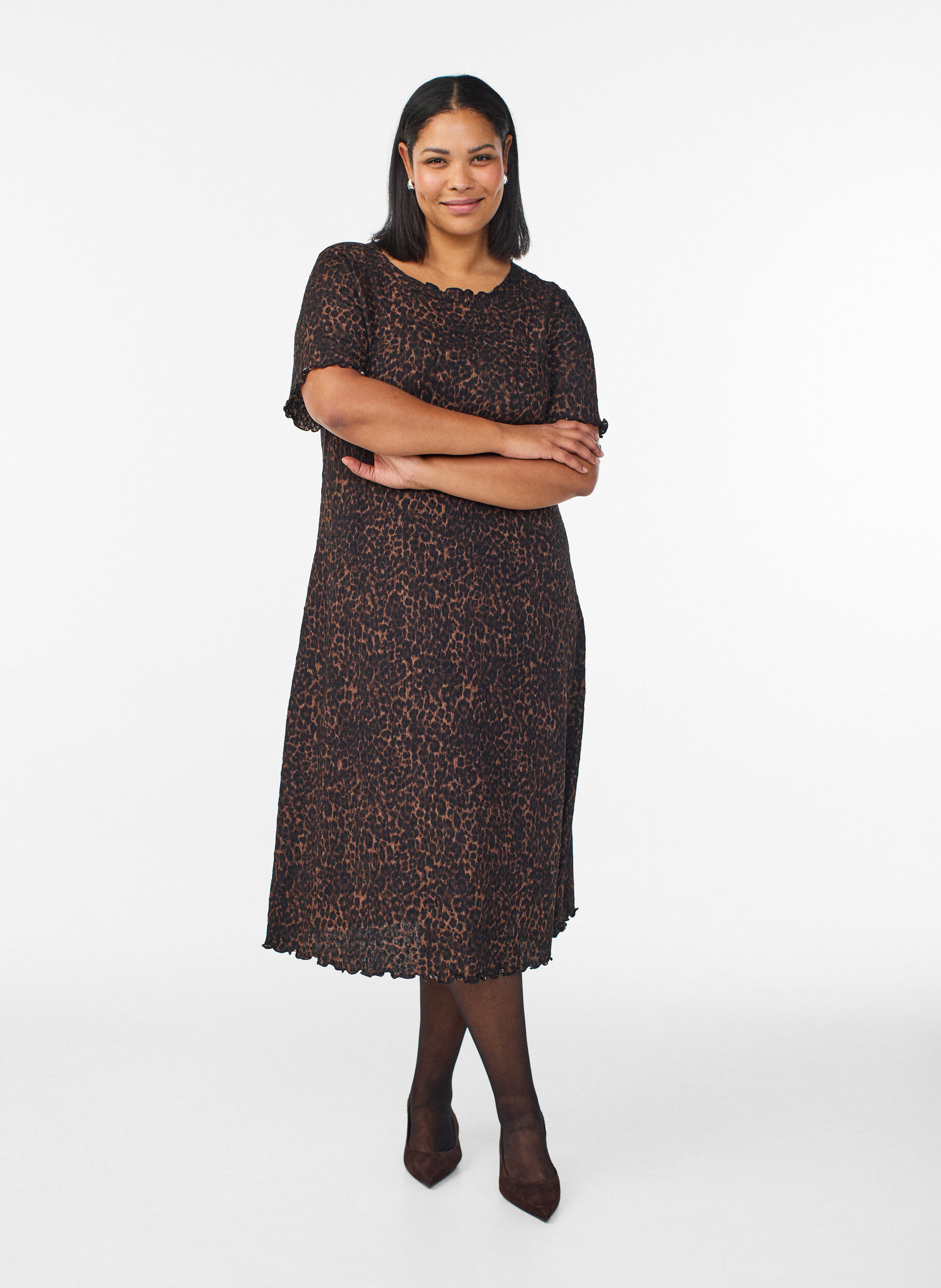 Zizzi Midikjole med struktur og korte &aelig;rmer, Brun, Model image number 0