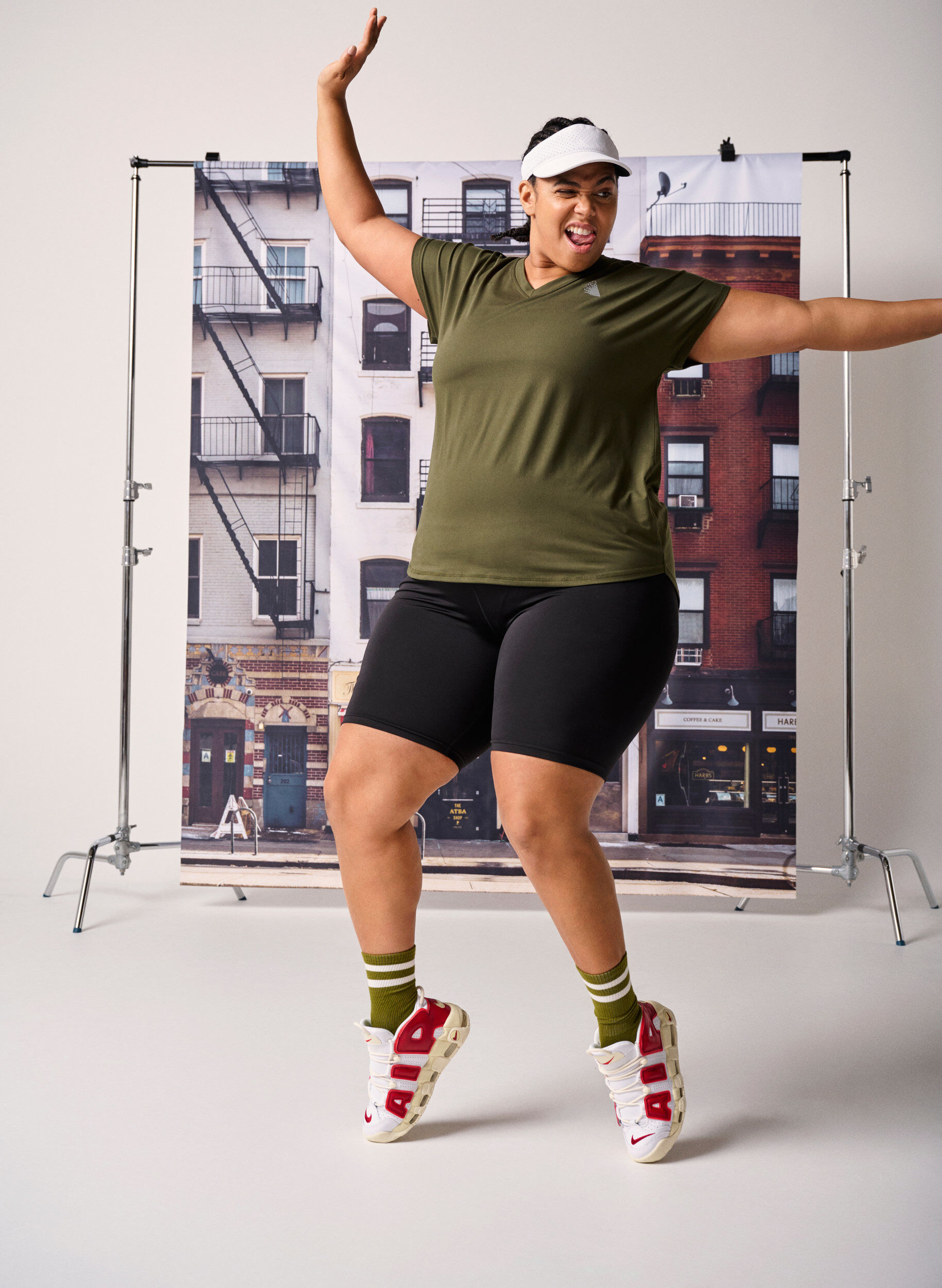 Zizzi Tr&aelig;nings t-shirt med v-hals, Forest Night, Image image number 0