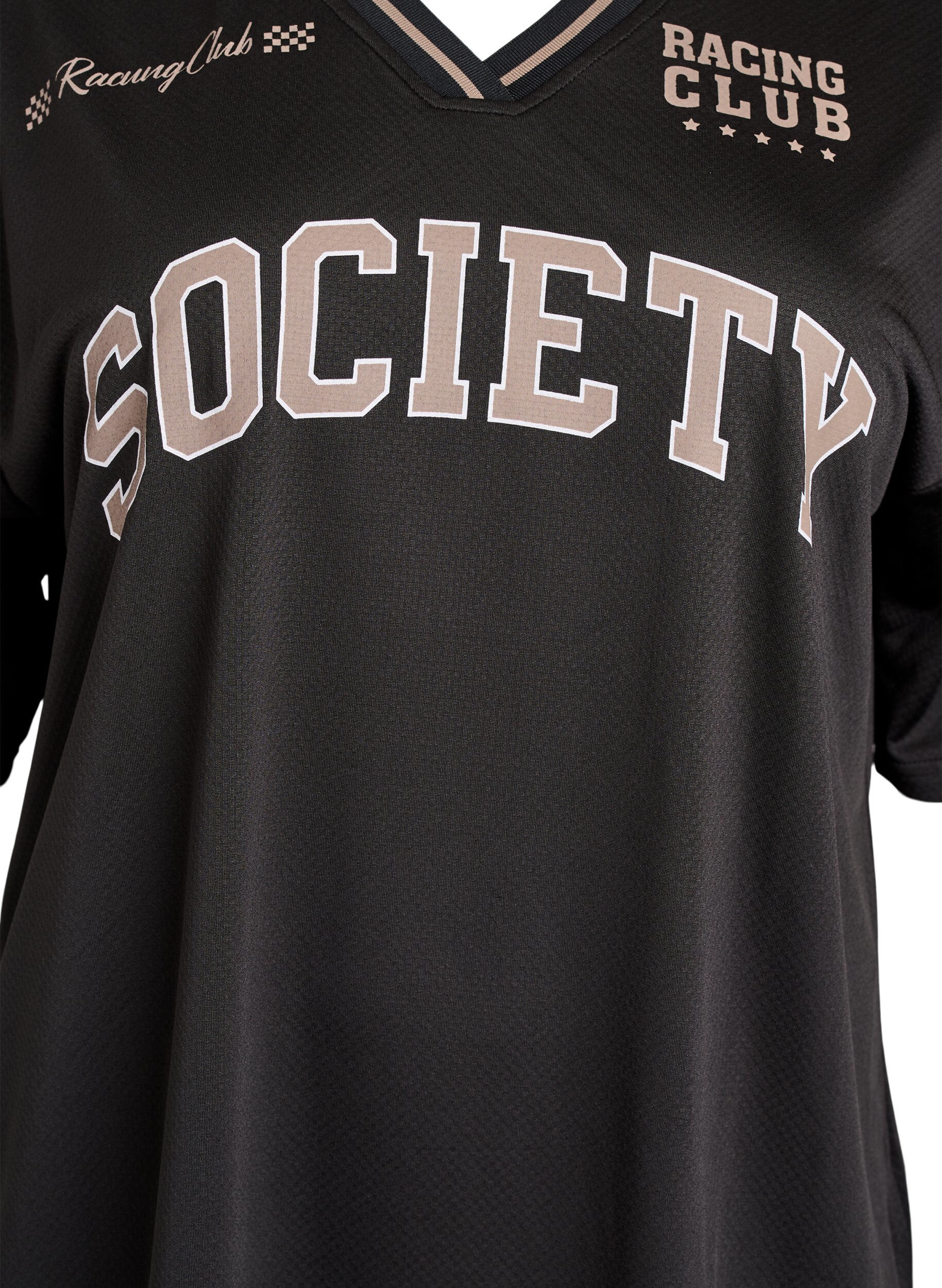 Zizzi Sporty T-shirt med V-udsk&aelig;ring og racingprint, Sort, Packshot image number 2