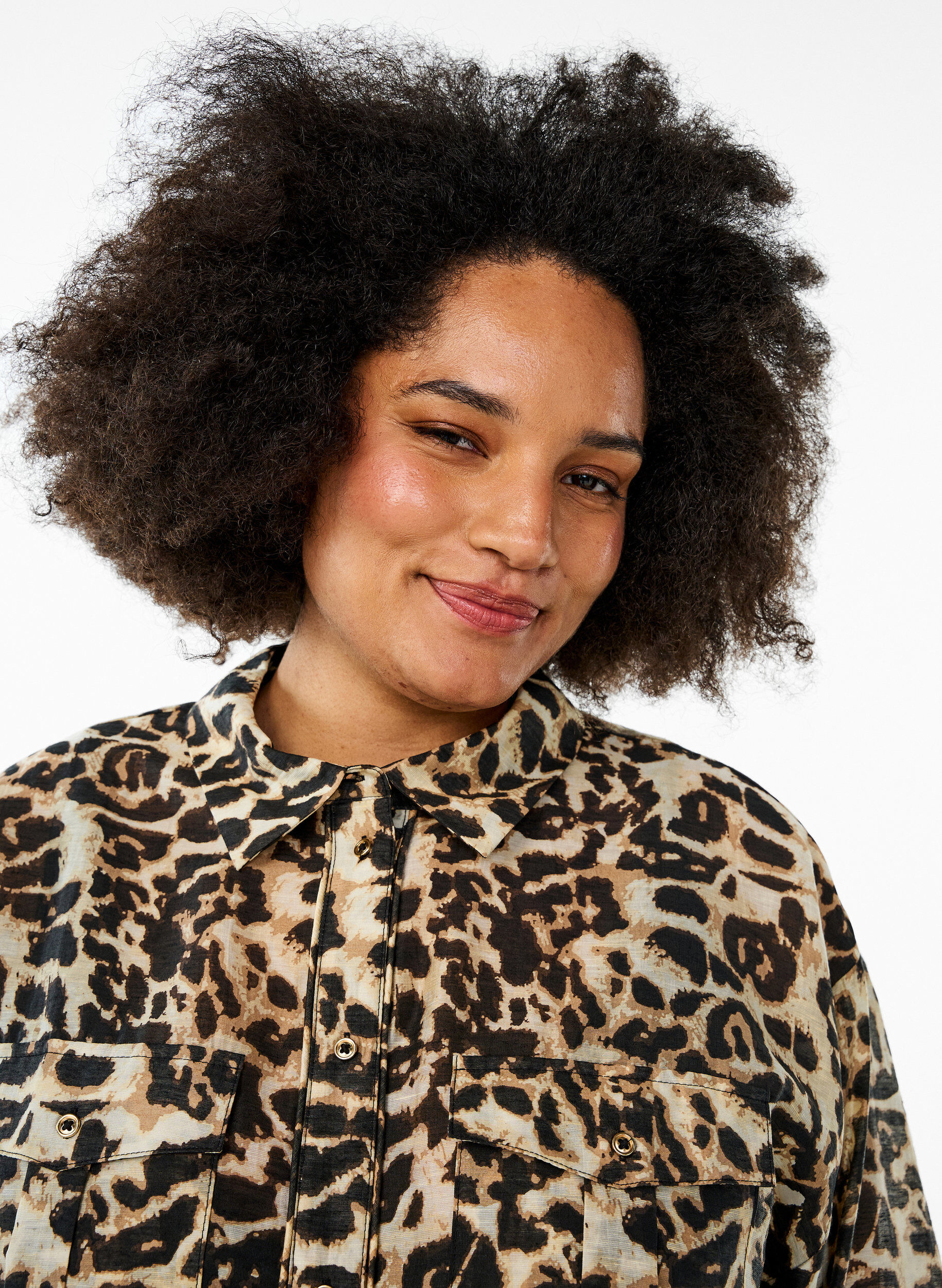 Zizzi L&oslash;s skjorte med dyreprint og brystlommer, Brun, Model image number 3