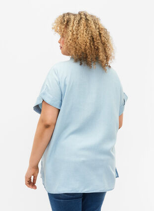 Kortærmet skjorte i lyocell (TENCEL™), Light blue denim, Model image number 1