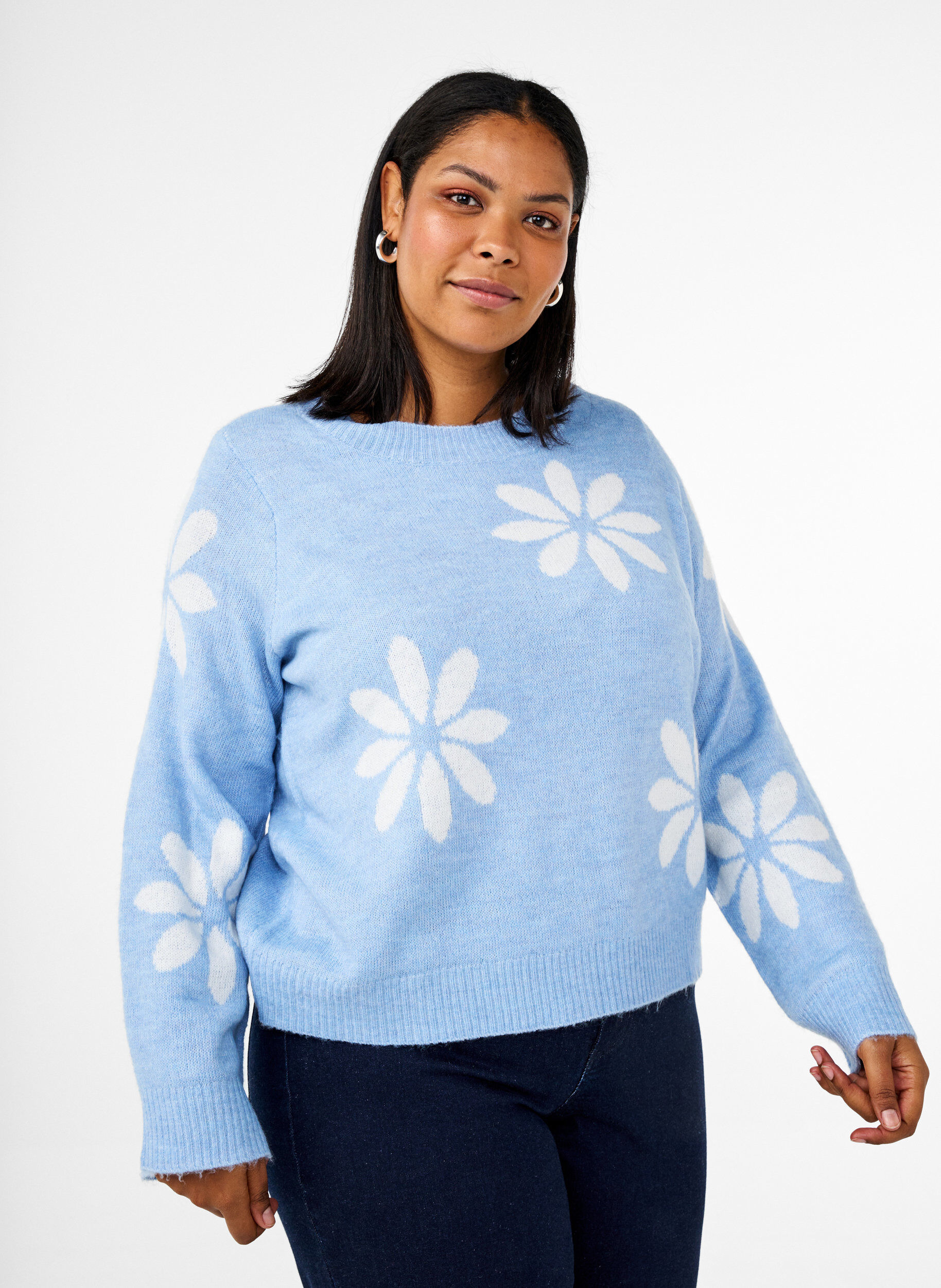 Zizzi Strikbluse med blomster, Della R. Blue Comb, Model image number 0