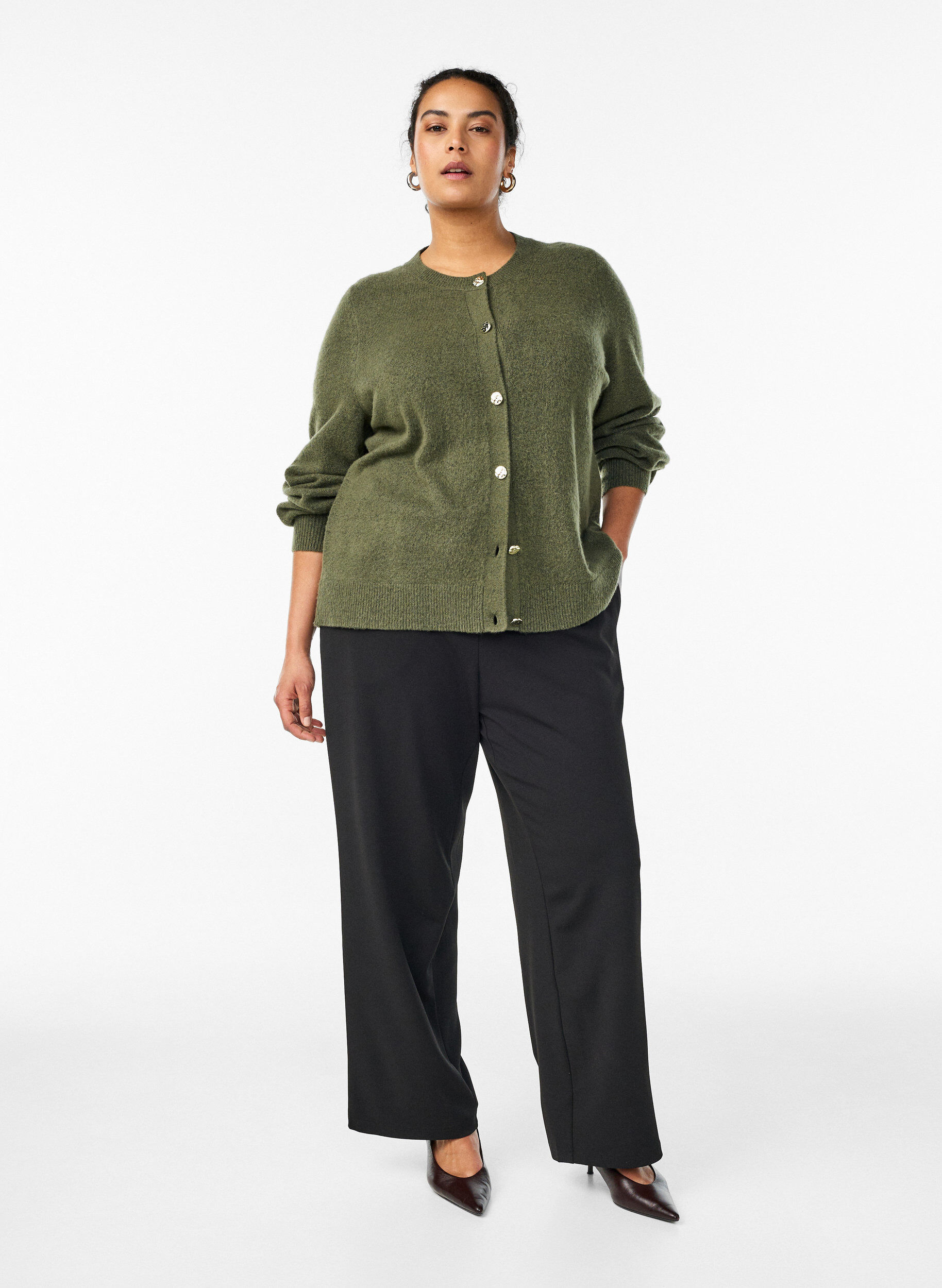 Zizzi Cardigan i bl&oslash;d strik med guldfarvede knapper, Gr&oslash;n, Model image number 1