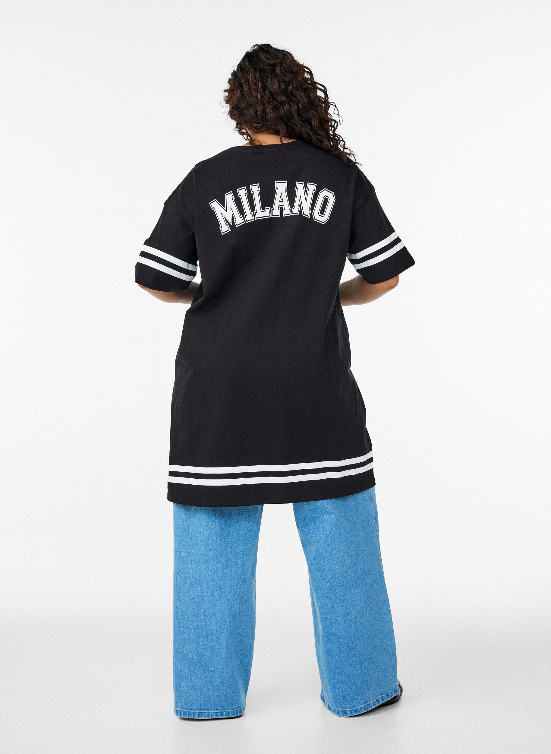 Zizzi Kort t-shirtkjole med sporty detaljer, Sort, Model image number 2