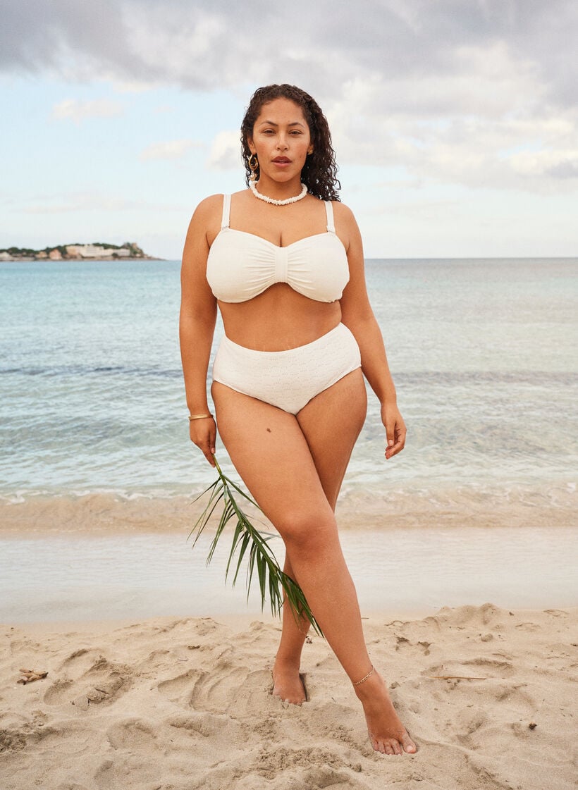 Bikinitrusse med strukturm&oslash;nster og regul&aelig;r talje, Hvid, Image image number 0