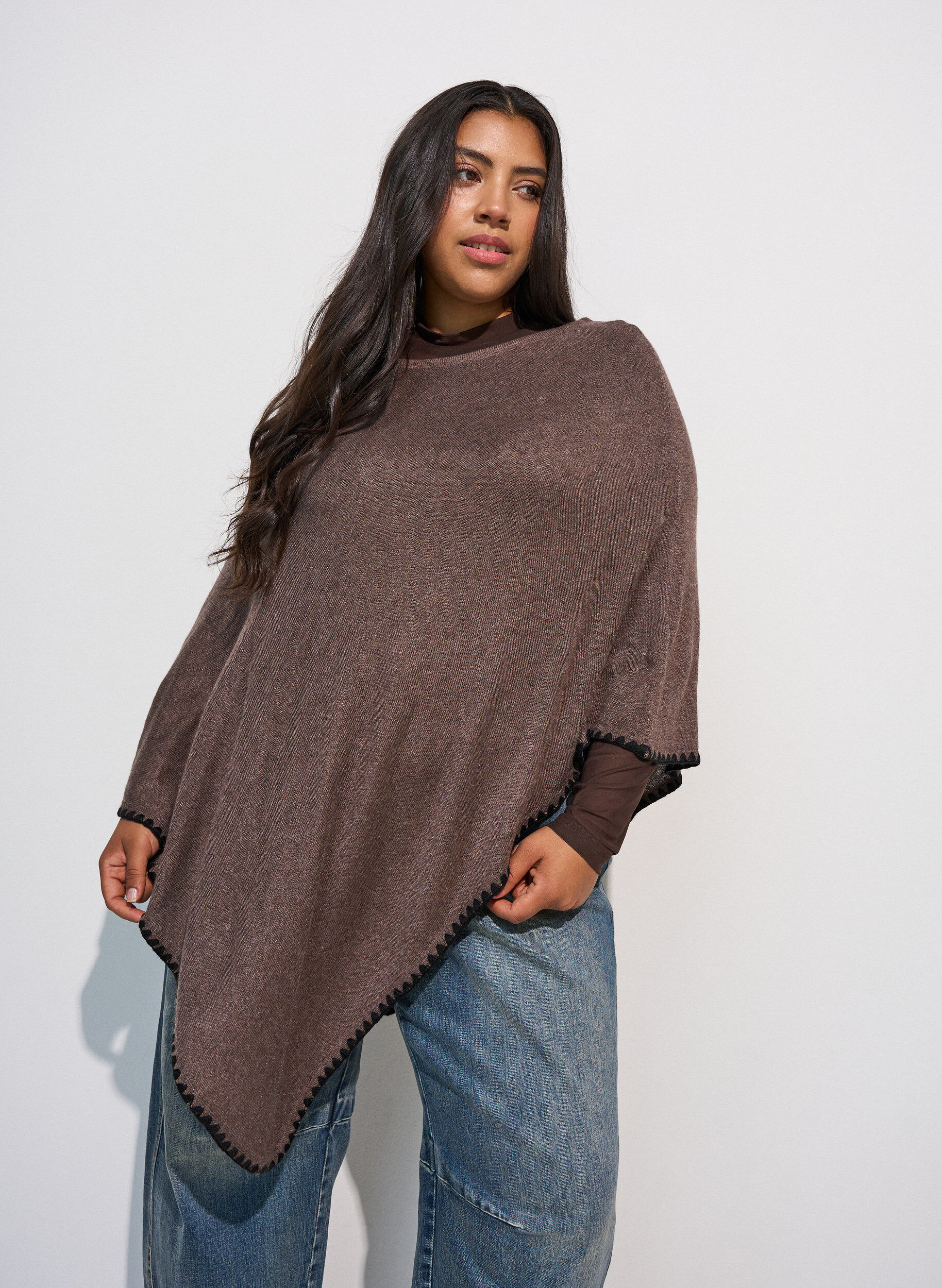 Finstrikket poncho, Brun, Model