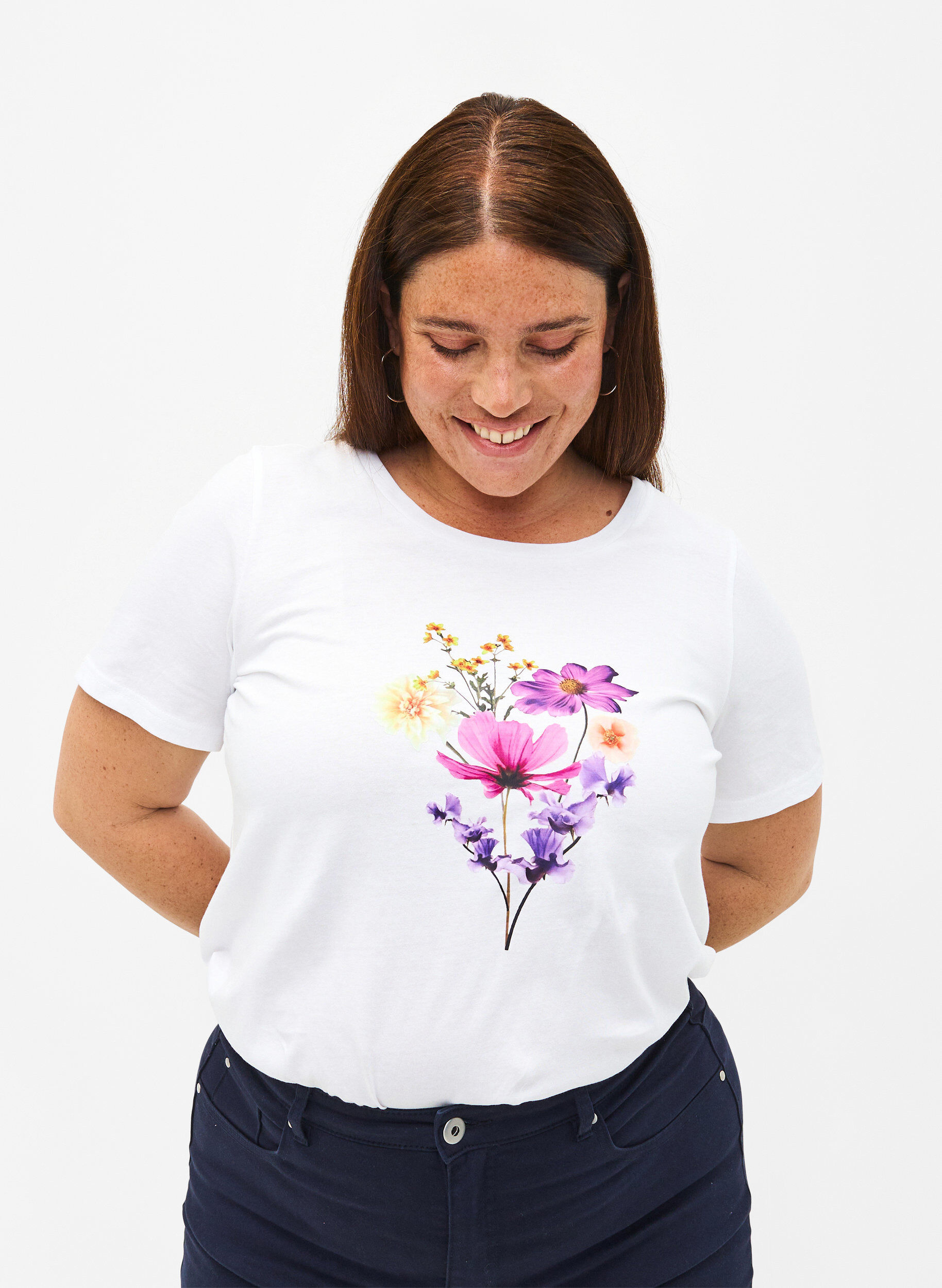 Zizzi T-shirts med blomster motiv, Bright W. w. Flower, Model image number 0