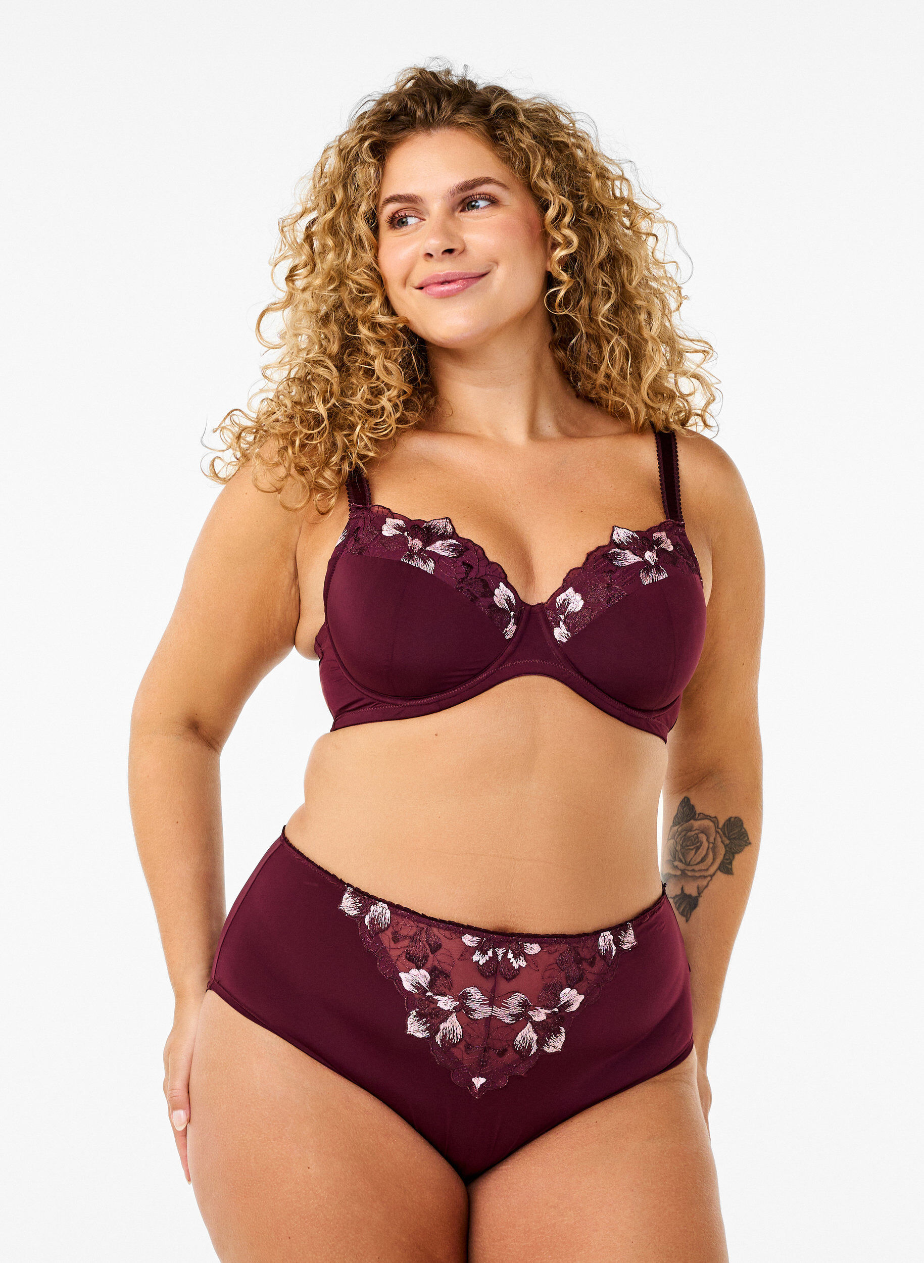 Zizzi Microfiber trusse med blomsterbroderi, M&oslash;rk Bordeaux, Model image number 0