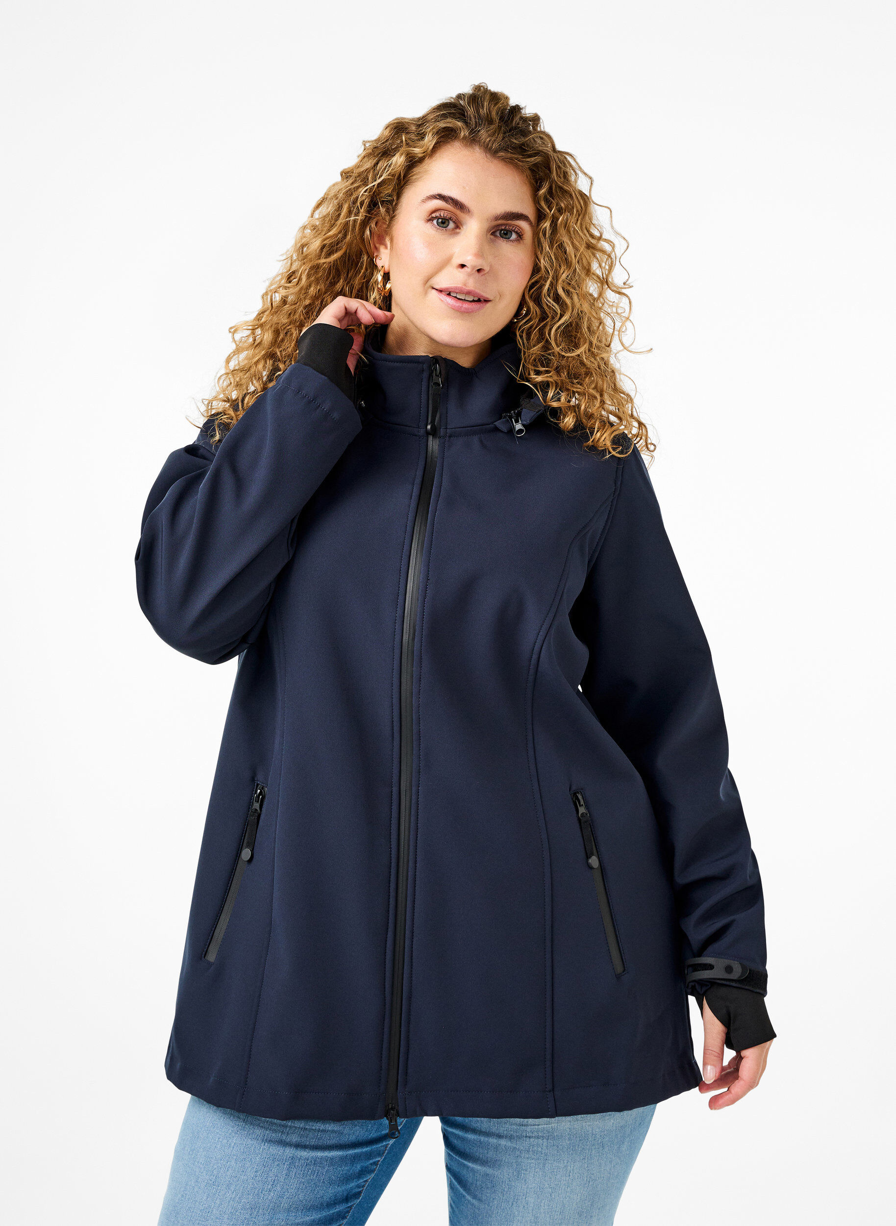 Kort softshell jakke med aftagelig h&aelig;tte, Bl&aring;, Model
