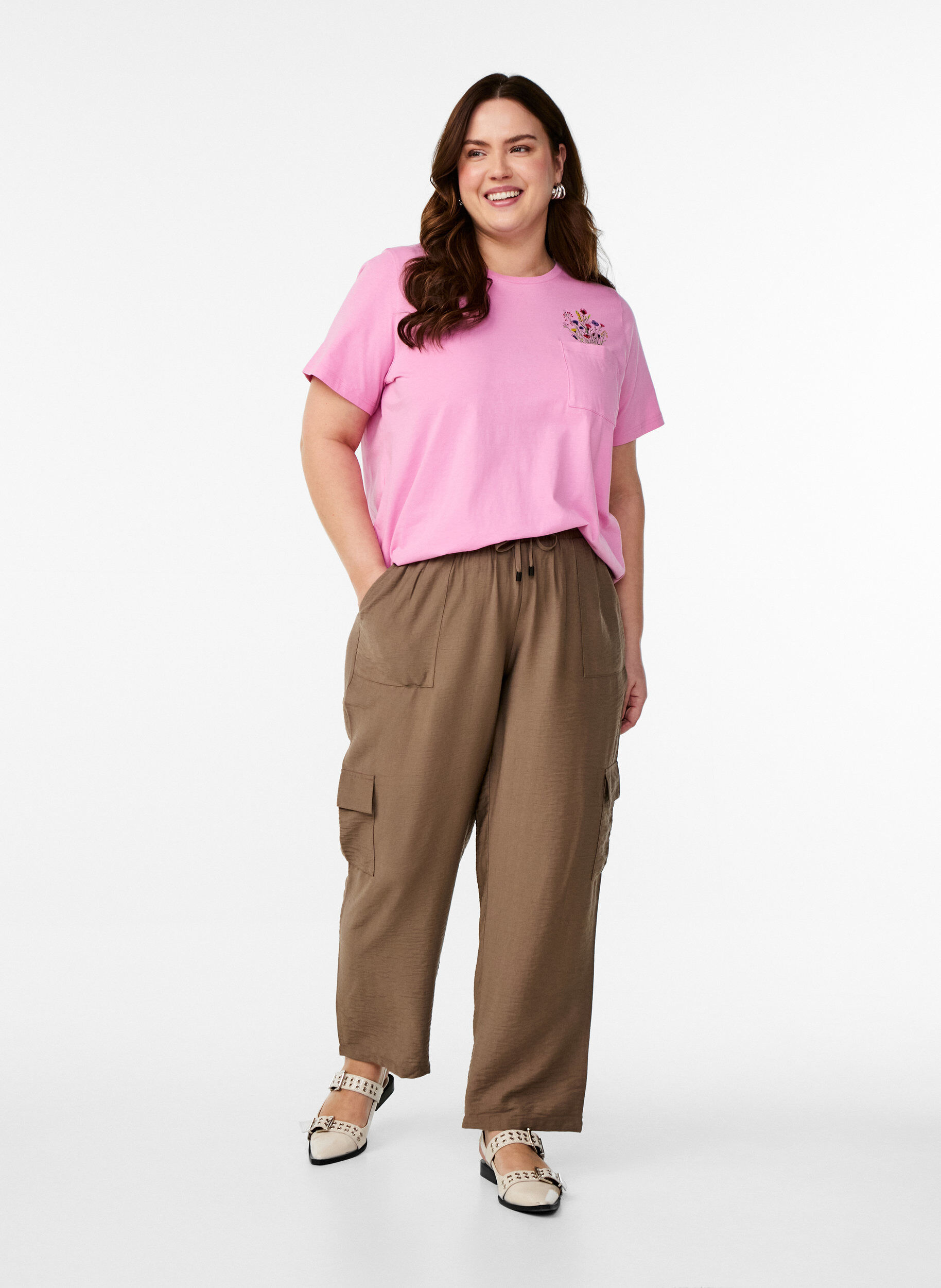 Zizzi T-shirt med brystlomme, Lyser&oslash;d, Model image number 1