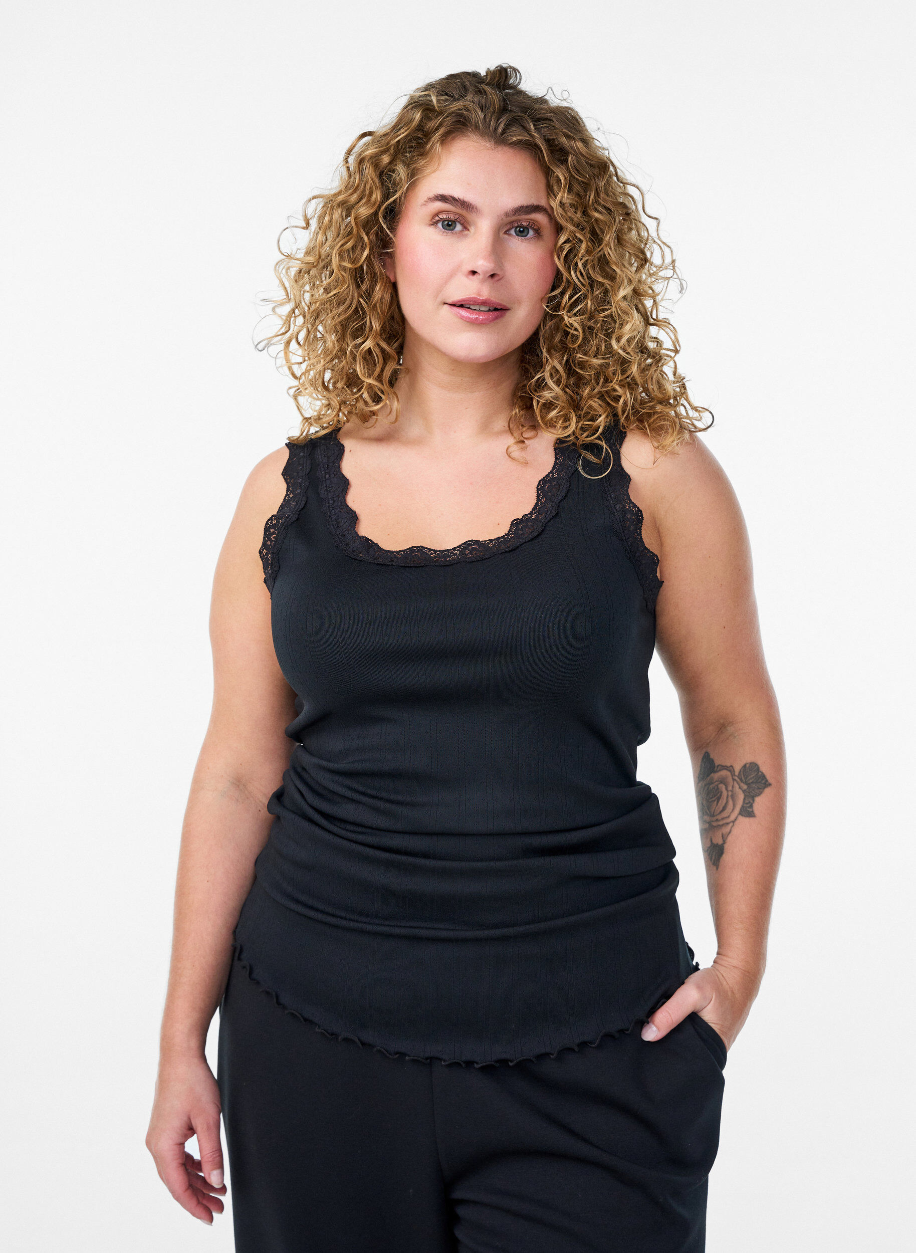 Zizzi Tanktop med blondekanter og hulm&oslash;nster, Sort, Model image number 0