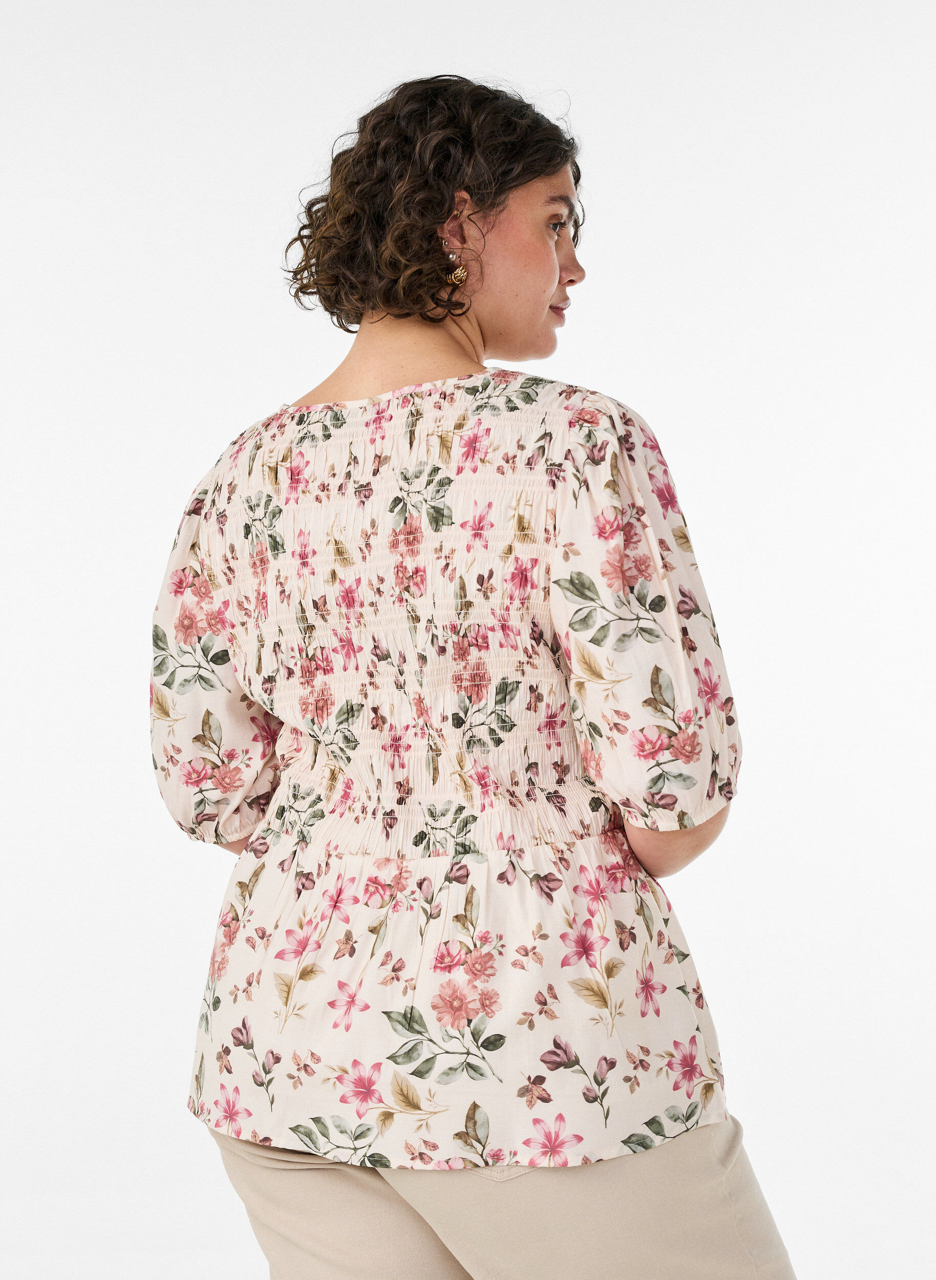 ZizziBluse i viskose med smock og peplum-effekt, Vanilla, Model image number 2