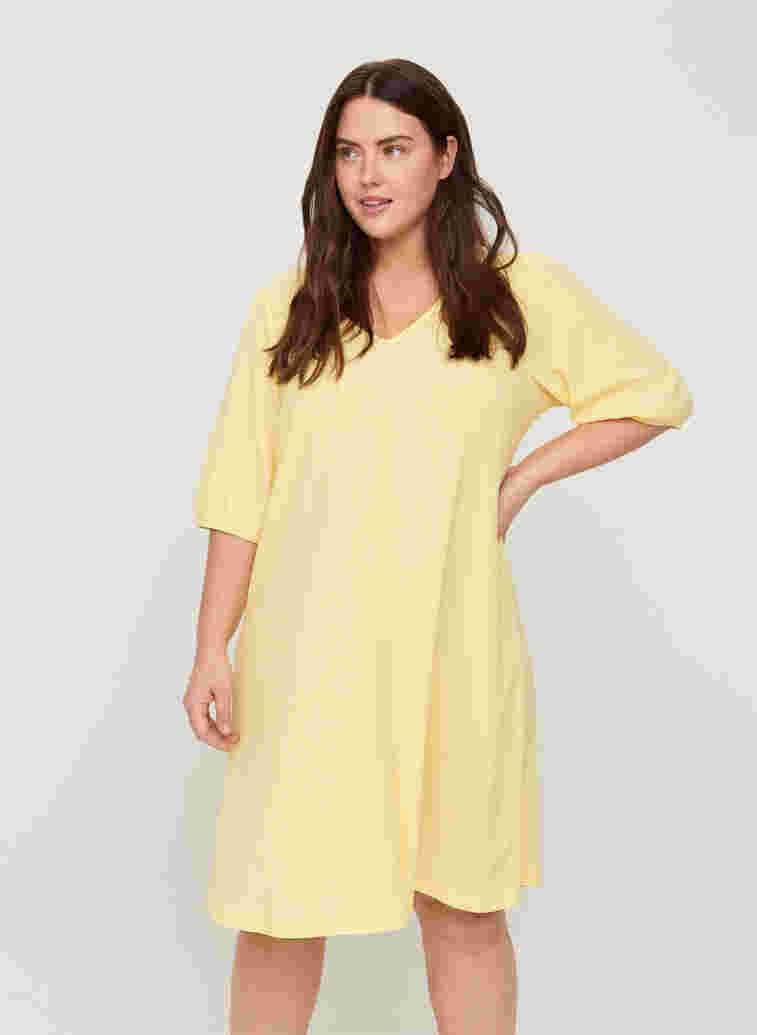 Kjole med pufærmer og v-hals, Mellow Yellow, Model
