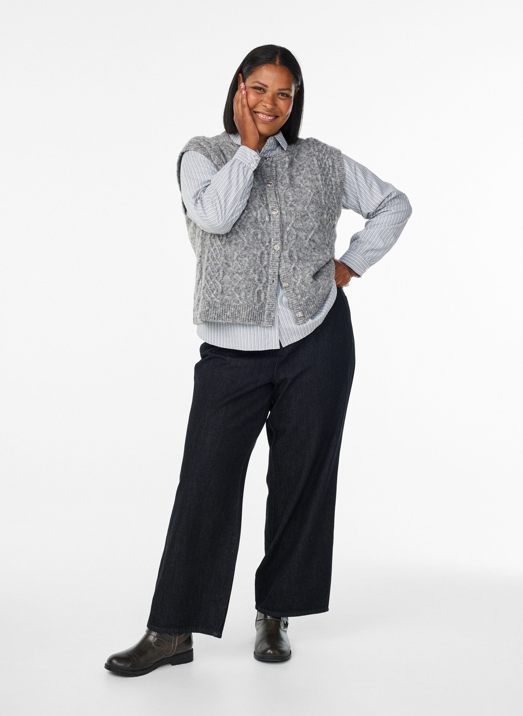 Zizzi Strikvest med m&oslash;nster og dekorative knapper, Gr&aring;, Model image number 1