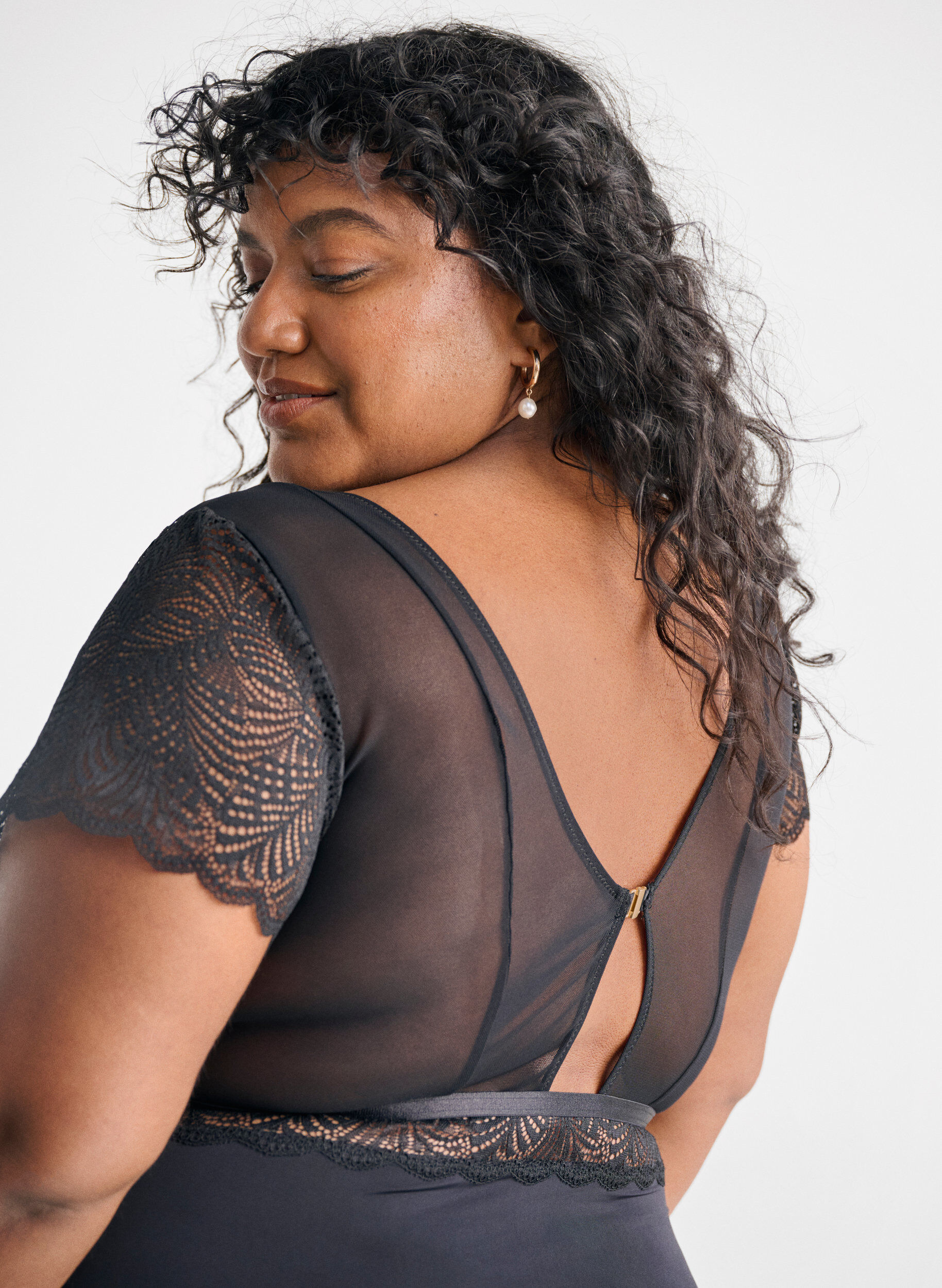 Zizzi Bodystocking med blonder og korte &aelig;rmer, Sort, Image image number 0