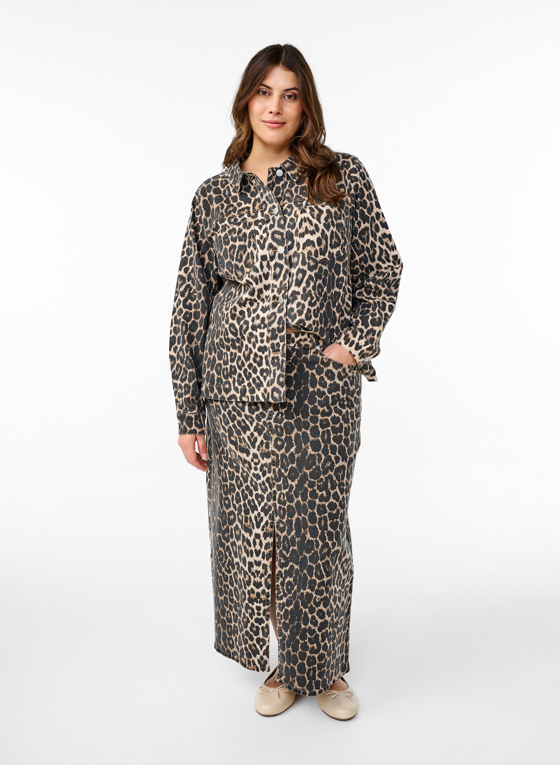 Zizzi Maxinederdel med leopardprint og frontslids, Leo AOP, Model image number 0